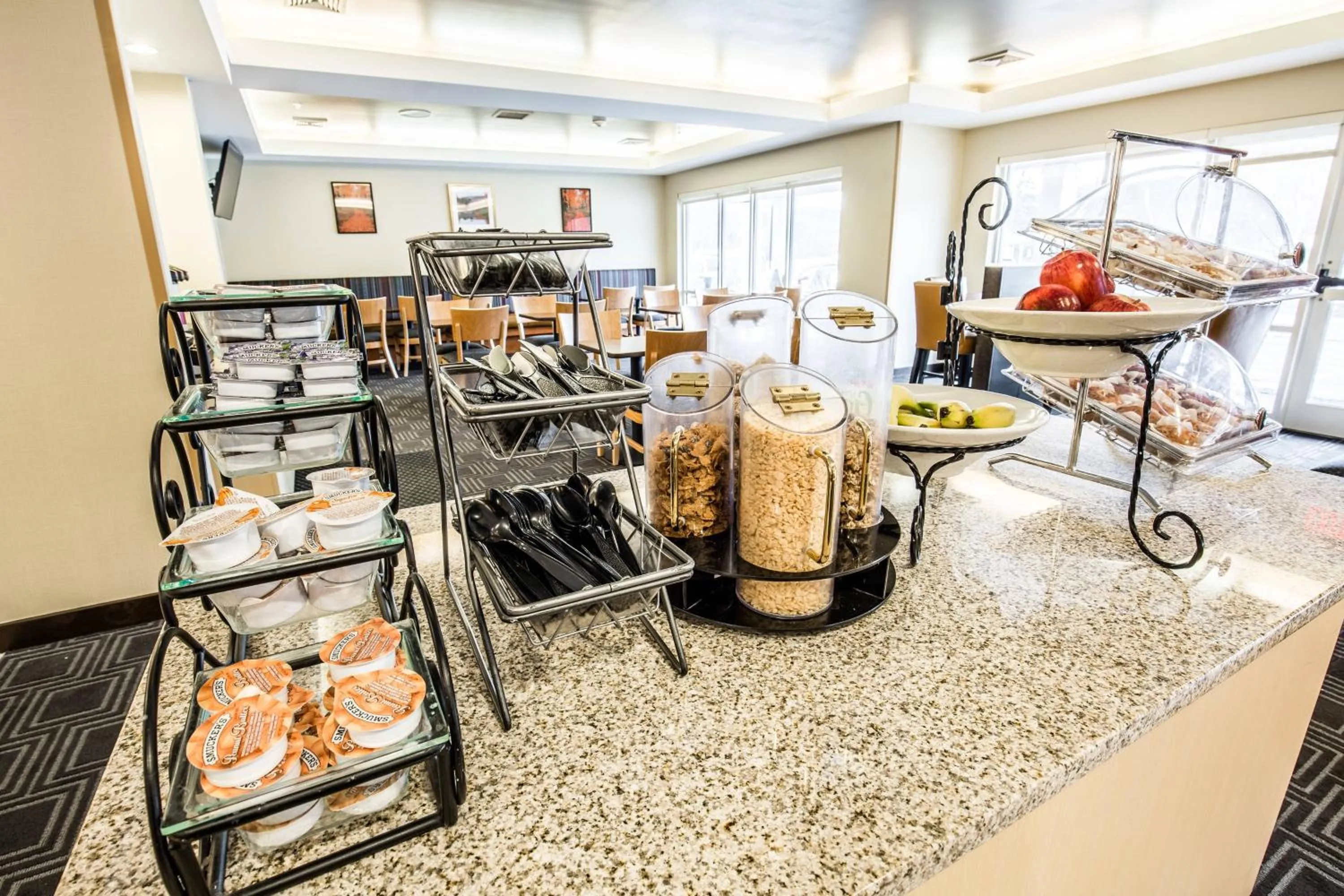 Breakfast in TownePlace Suites by Marriott Gilford