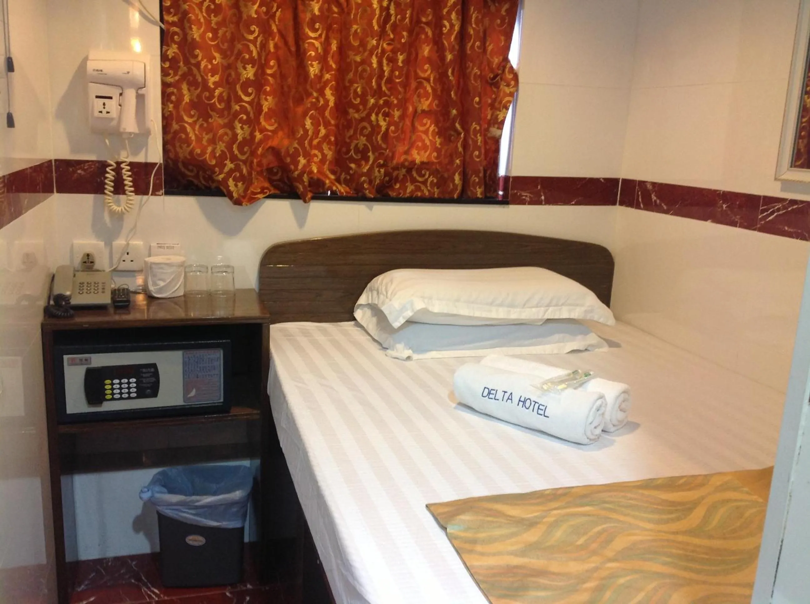 Bedroom, Bed in David Lounge