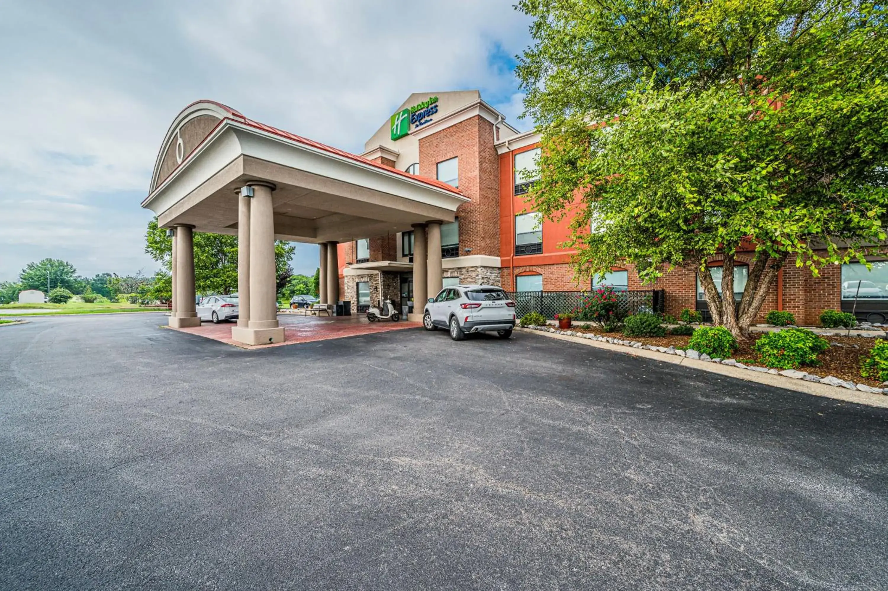Property building in Holiday Inn Express Hotel & Suites Franklin by IHG Property building in Holiday Inn Express Hotel & Suites Franklin by IHG