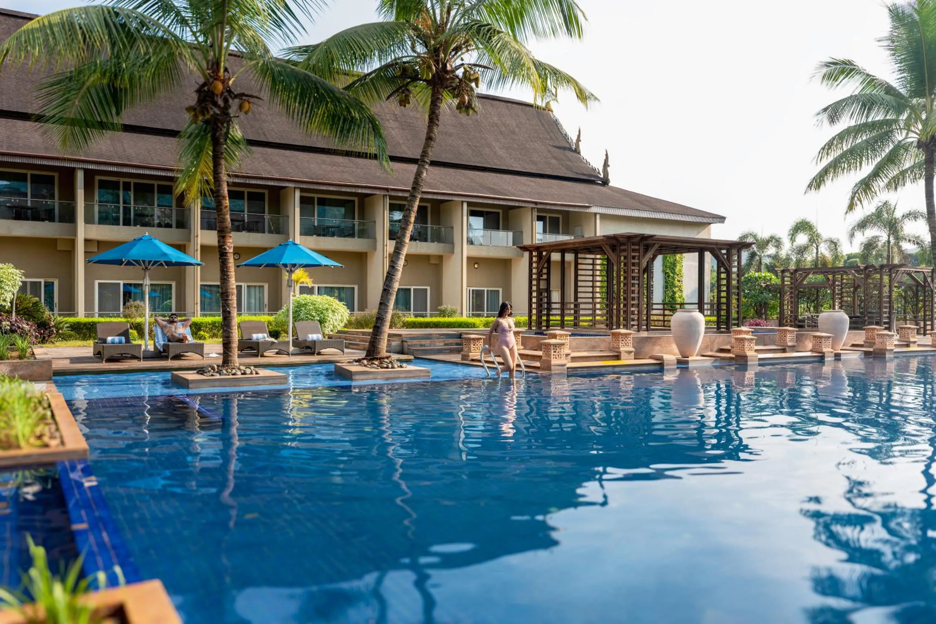 Swimming pool in Radisson Blu Plaza Resort & Convention Centre Karjat