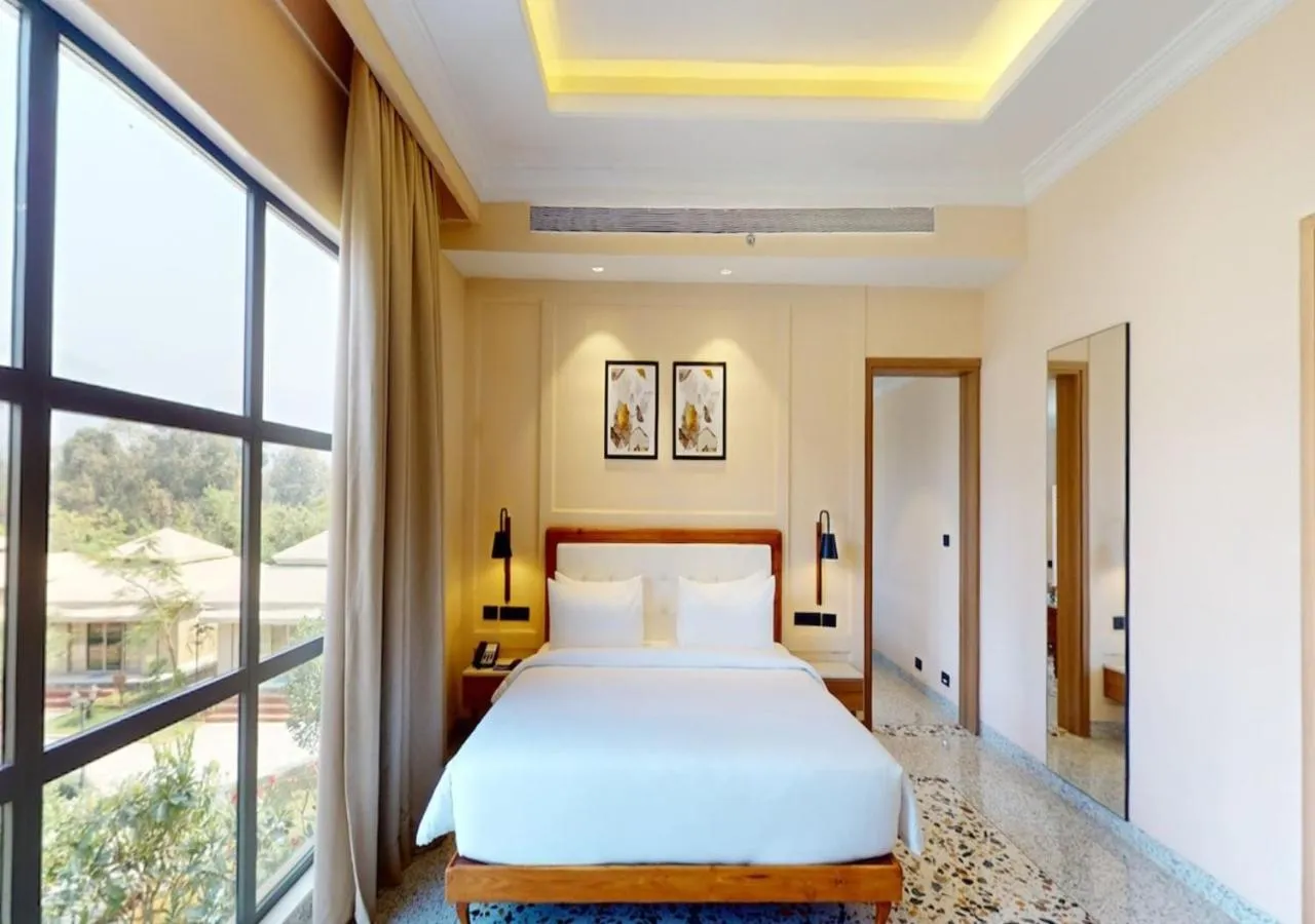 Bedroom, Bed in Radisson Blu Plaza Resort & Convention Centre Karjat