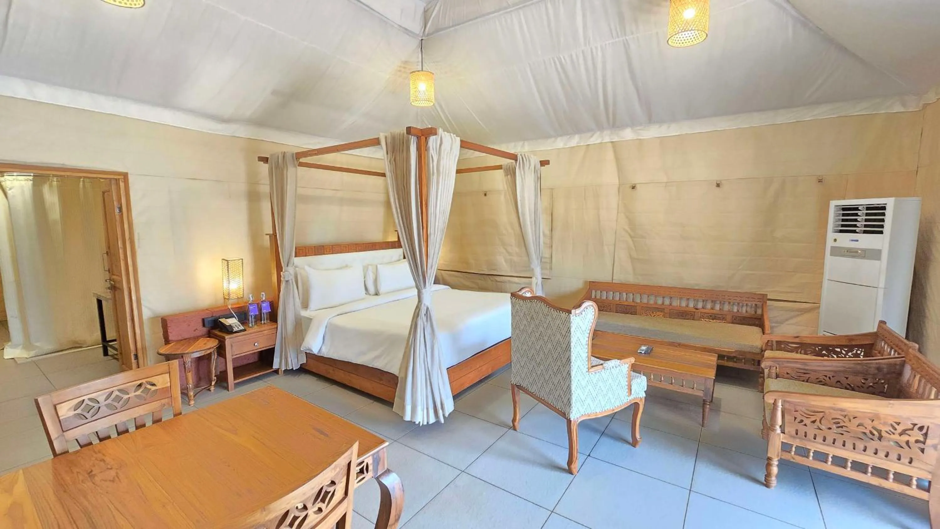 Photo of the whole room, Bed in Radisson Blu Plaza Resort & Convention Centre Karjat