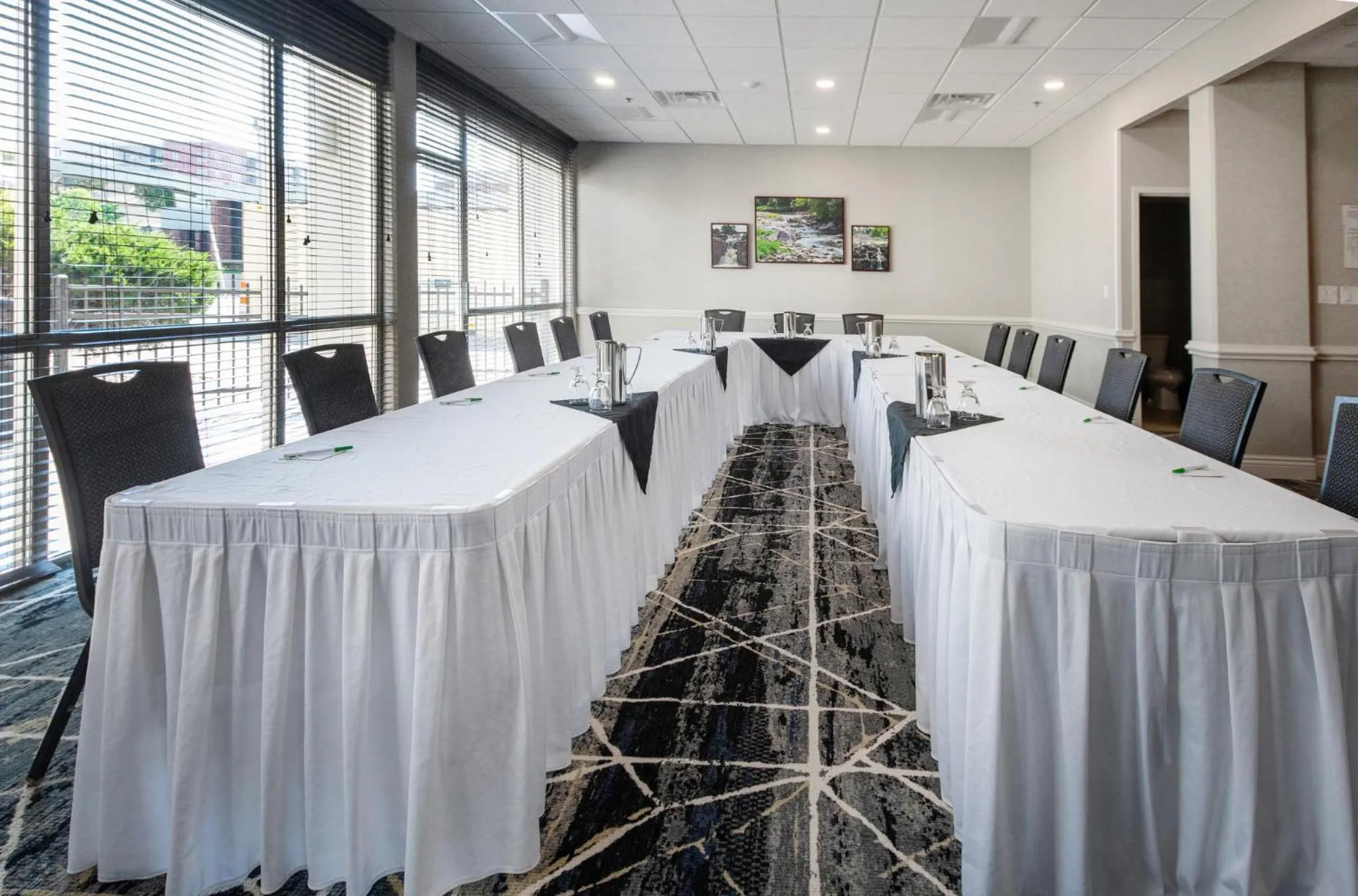 Meeting/conference room in Holiday Inn Sioux Falls-City Center by IHG