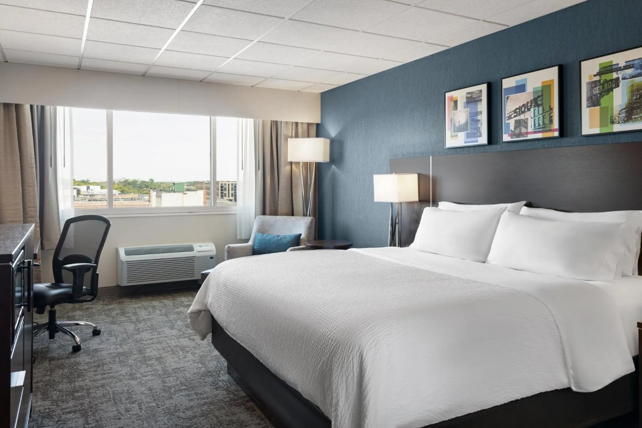 Photo of the whole room, Bed in Holiday Inn Sioux Falls-City Center by IHG