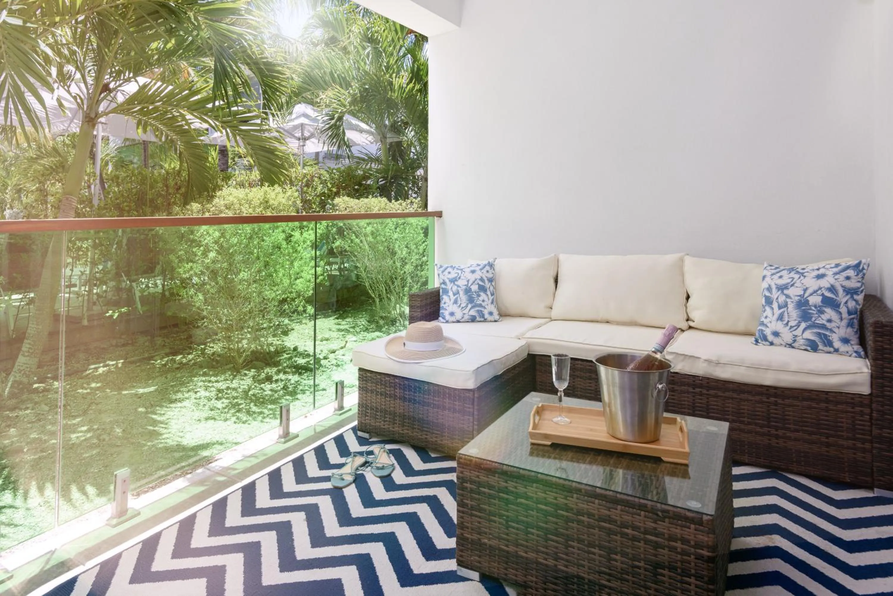 Balcony/Terrace in The Oasis at Grace Bay