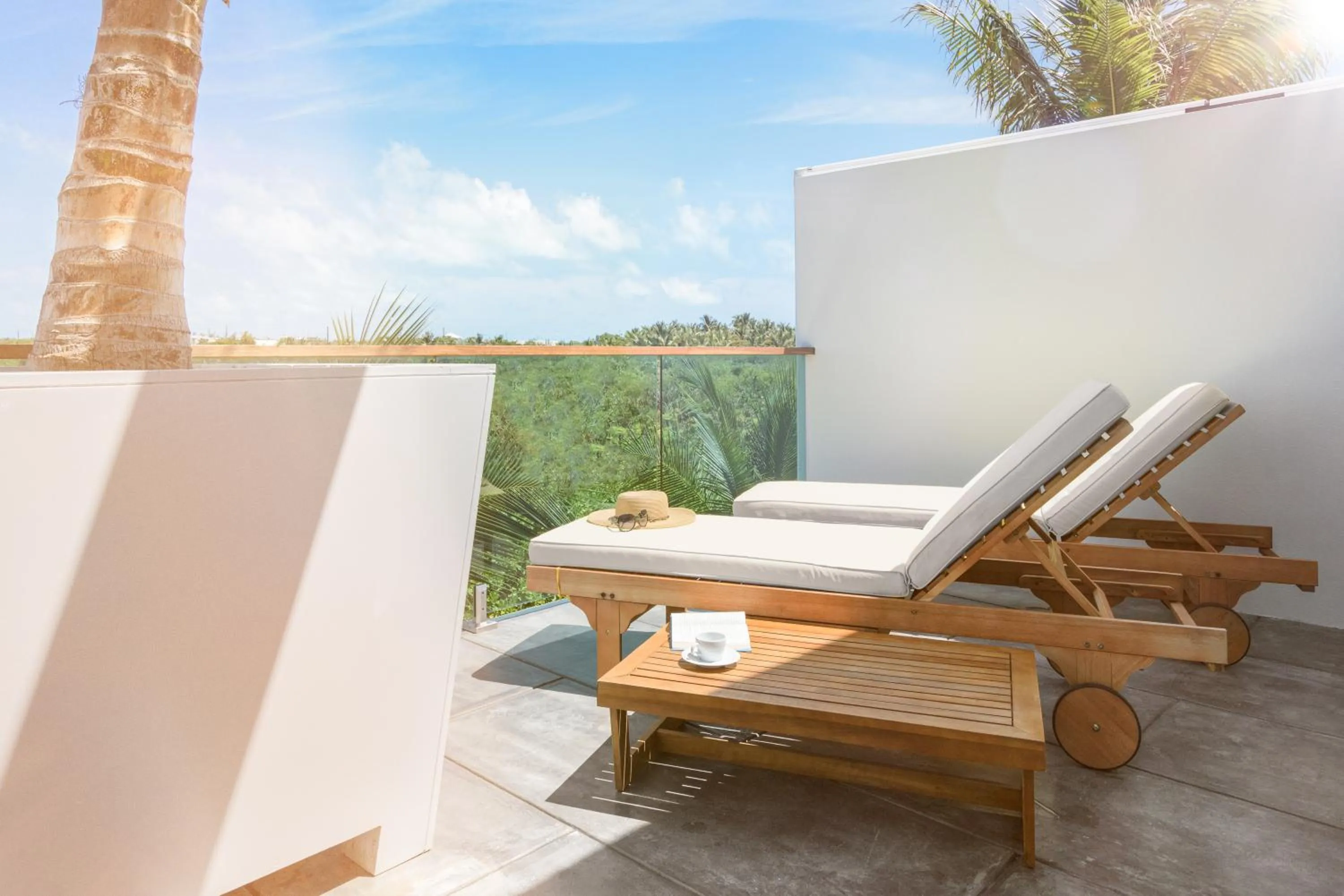 Balcony/Terrace in The Oasis at Grace Bay