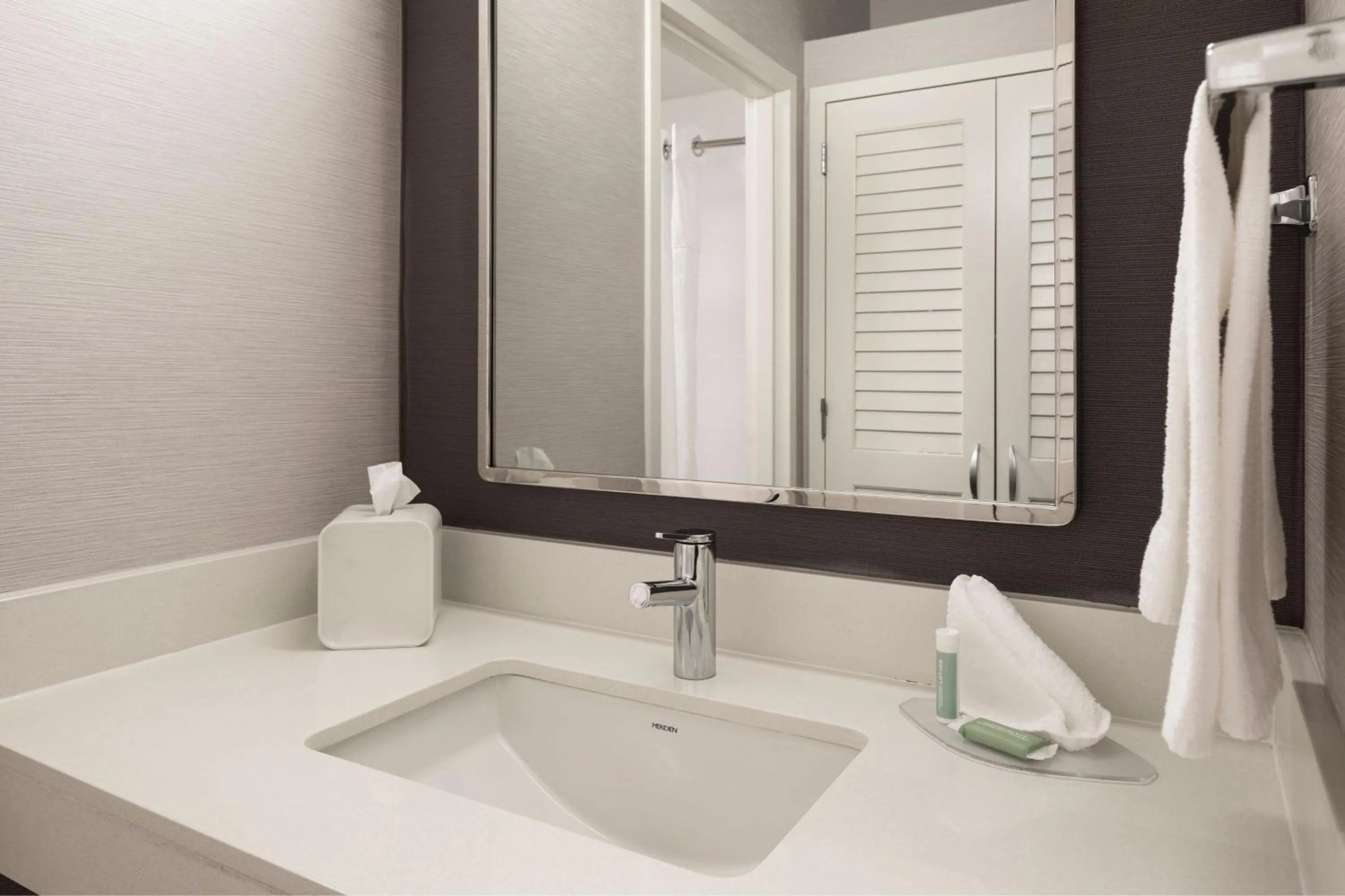 Bathroom in Courtyard by Marriott Chicago Waukegan / Gurnee