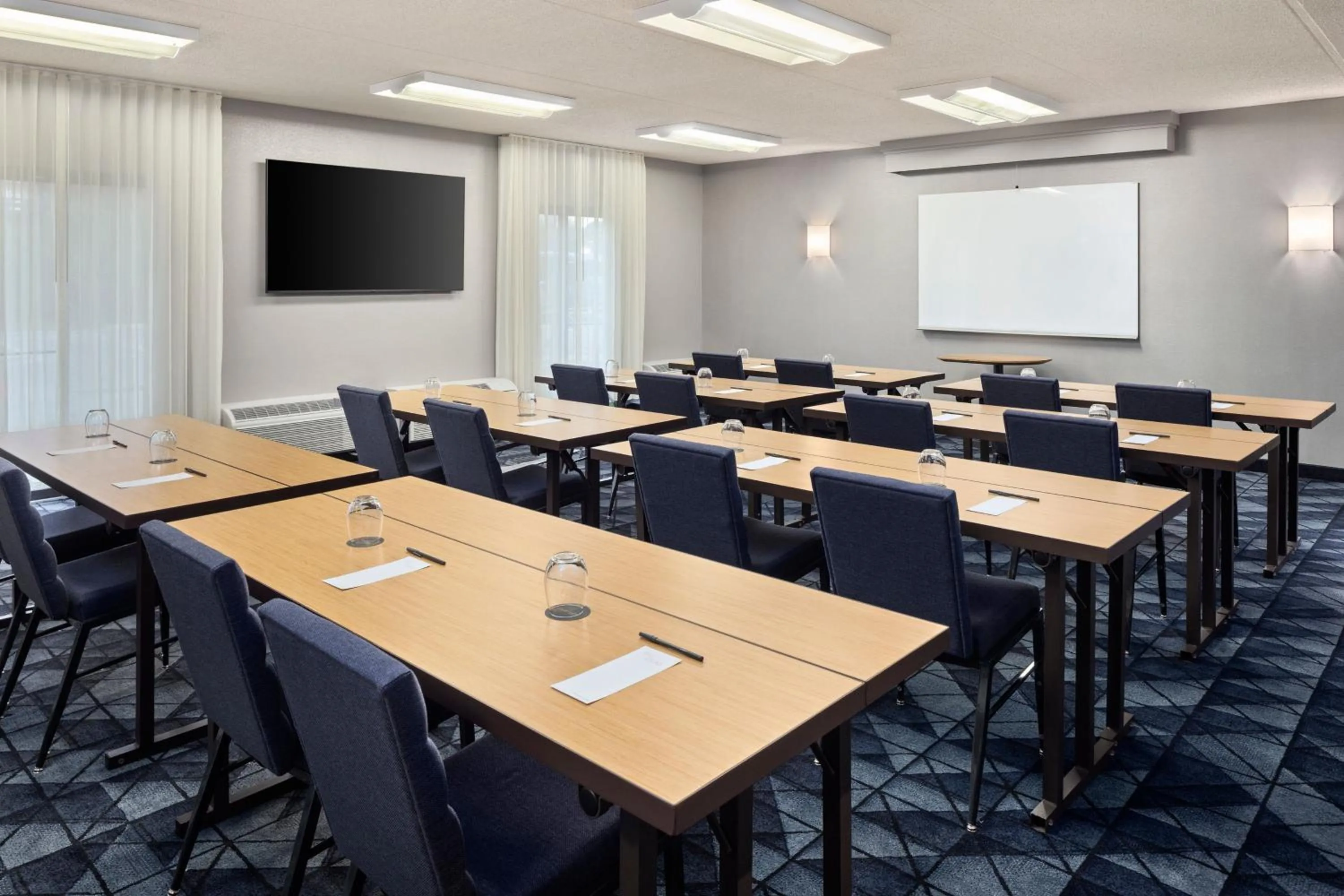 Meeting/conference room in Courtyard by Marriott Chicago Waukegan / Gurnee