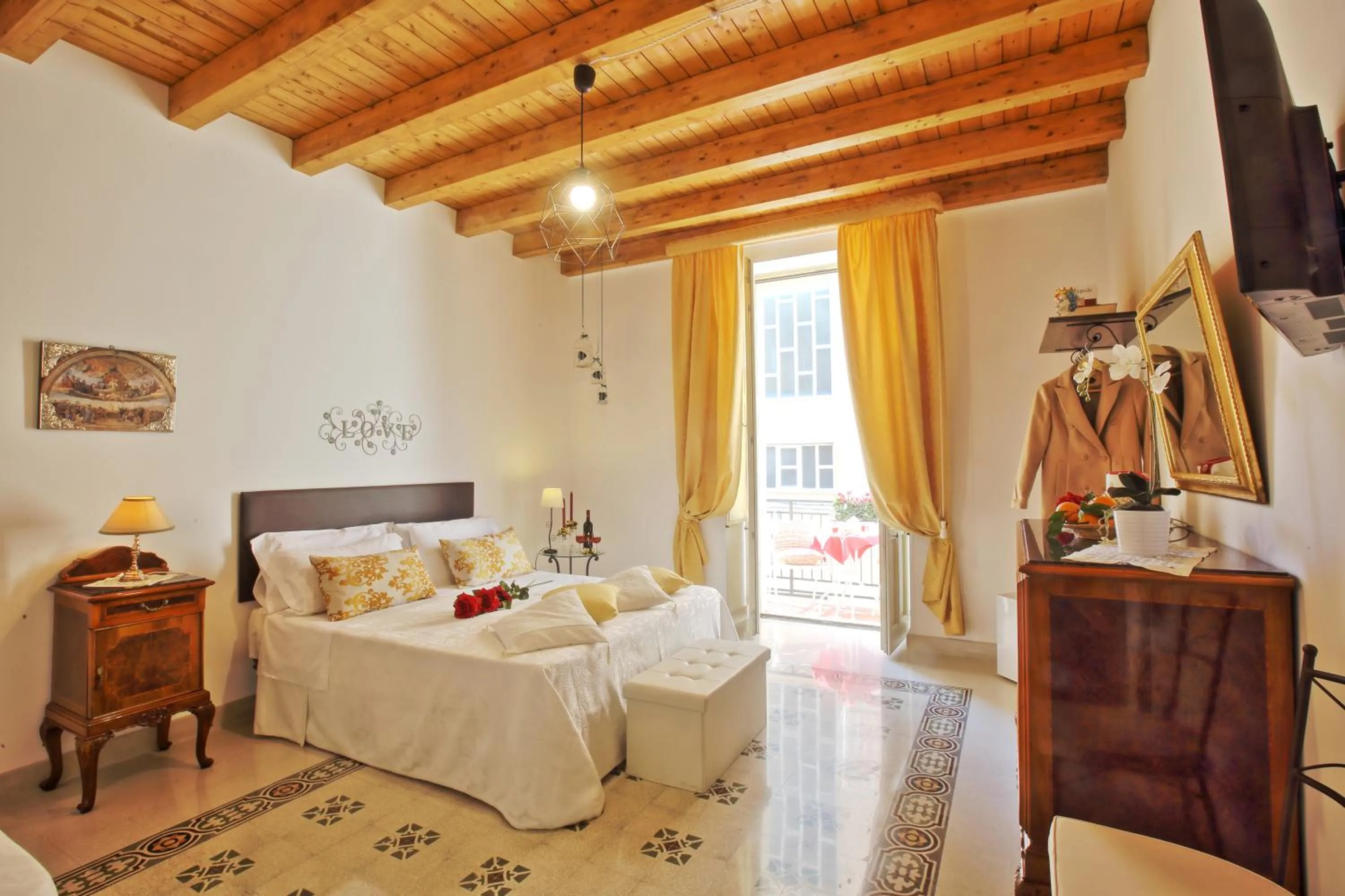 Photo of the whole room in "Suliscenti" Dimora Siciliana B&B