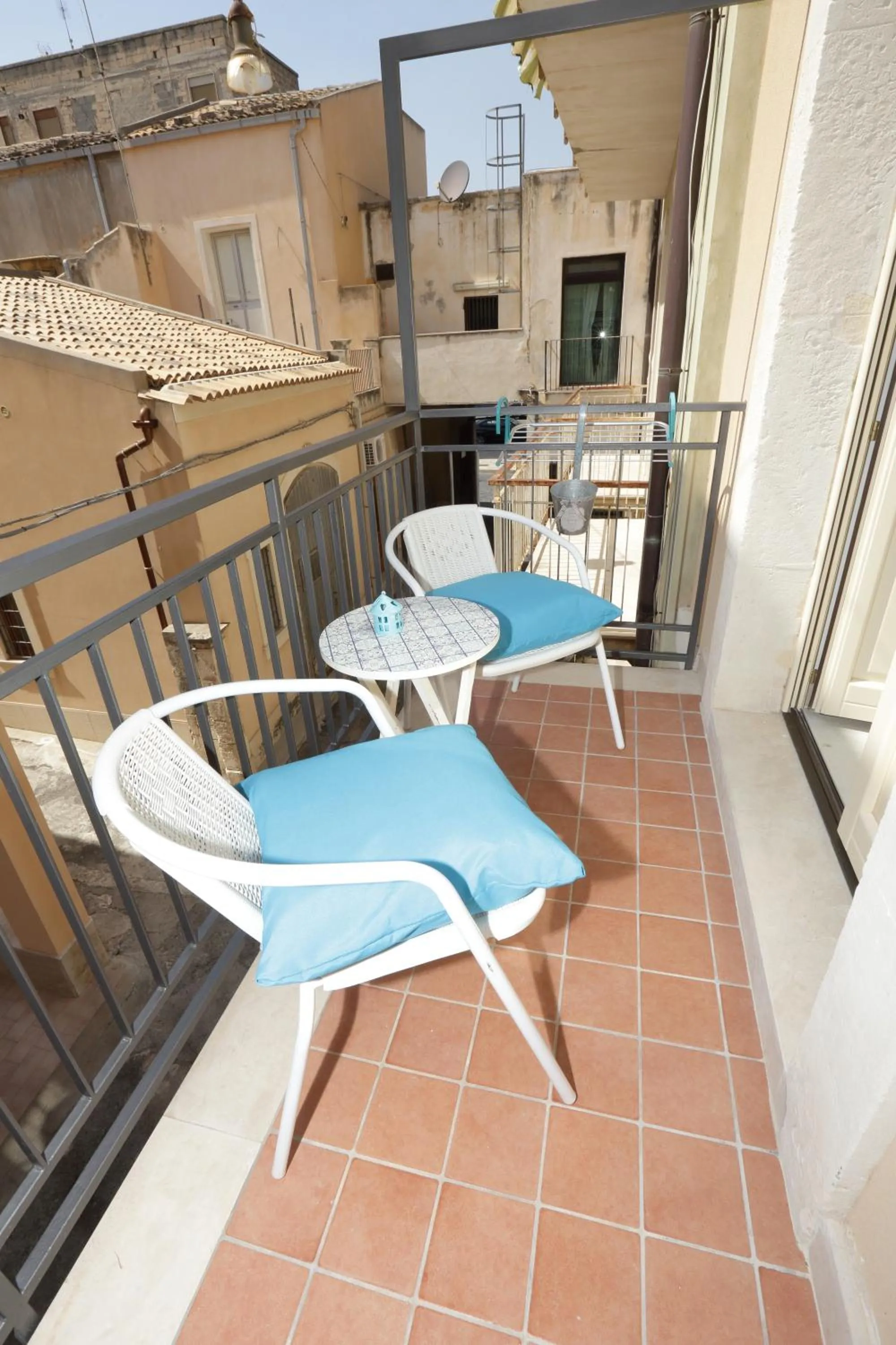 Balcony/Terrace in "Suliscenti" Dimora Siciliana B&B