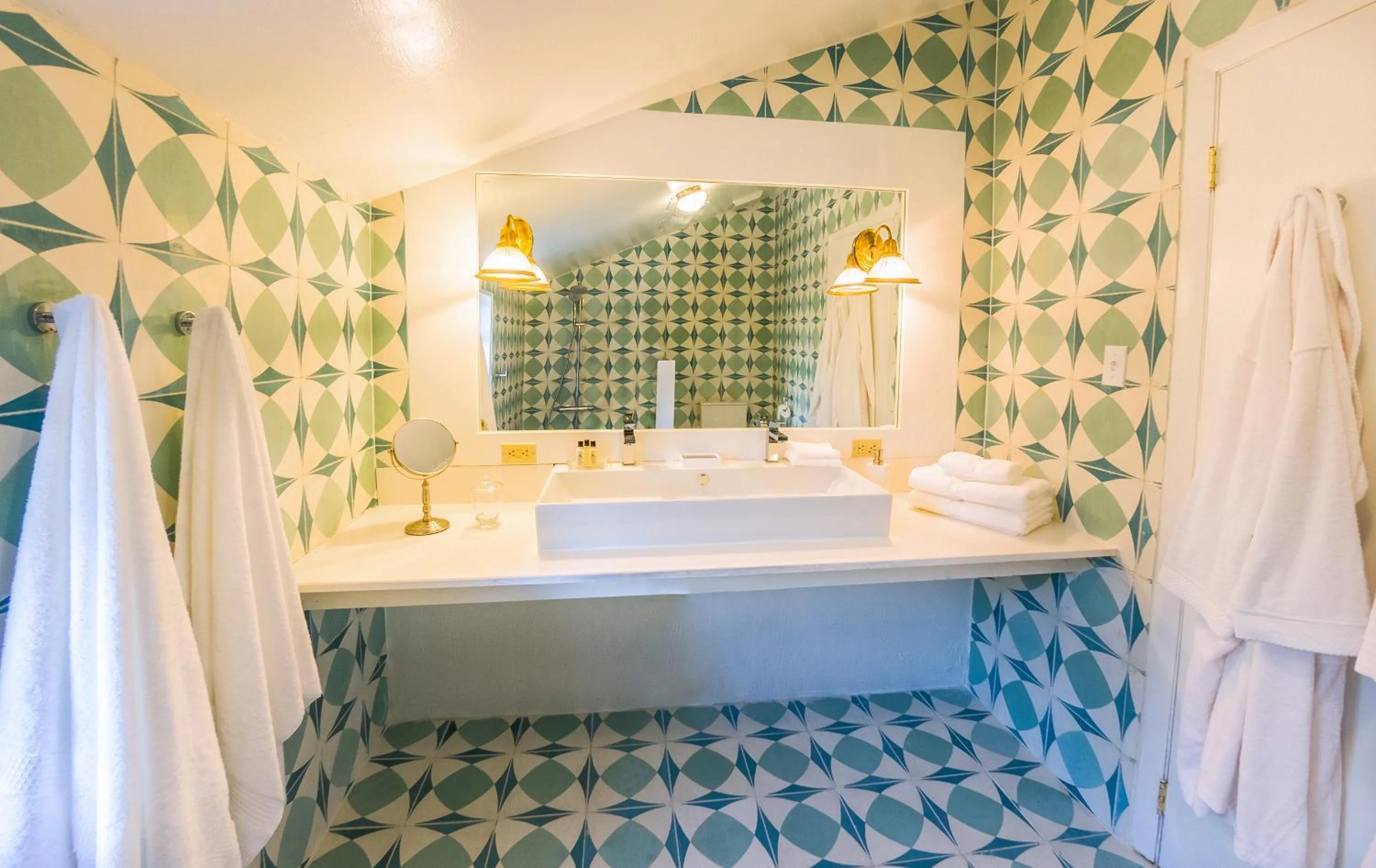 Bathroom in Turks Head Inne