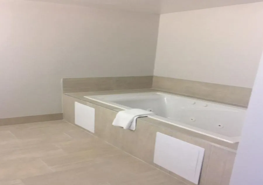 Hot Tub in Holiday Inn Express Hotel & Suites Pigeon Forge by IHG