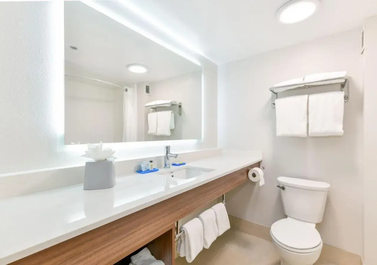 Deluxe King Suite in Holiday Inn Express Hotel & Suites Pigeon Forge by IHG Deluxe King Suite in Holiday Inn Express Hotel & Suites Pigeon Forge by IHG