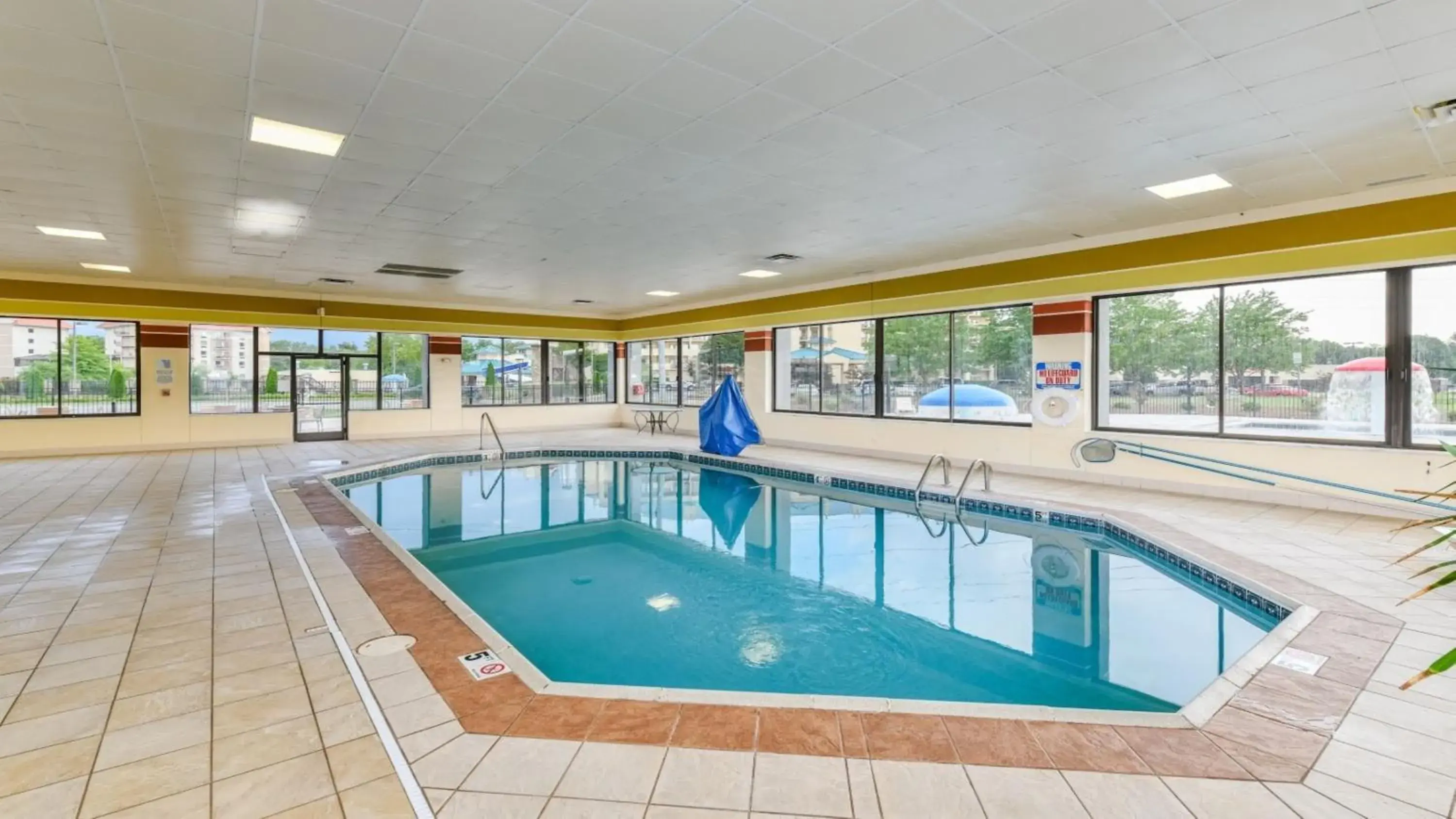 Swimming pool in Holiday Inn Express Hotel & Suites Pigeon Forge by IHG Swimming pool in Holiday Inn Express Hotel & Suites Pigeon Forge by IHG