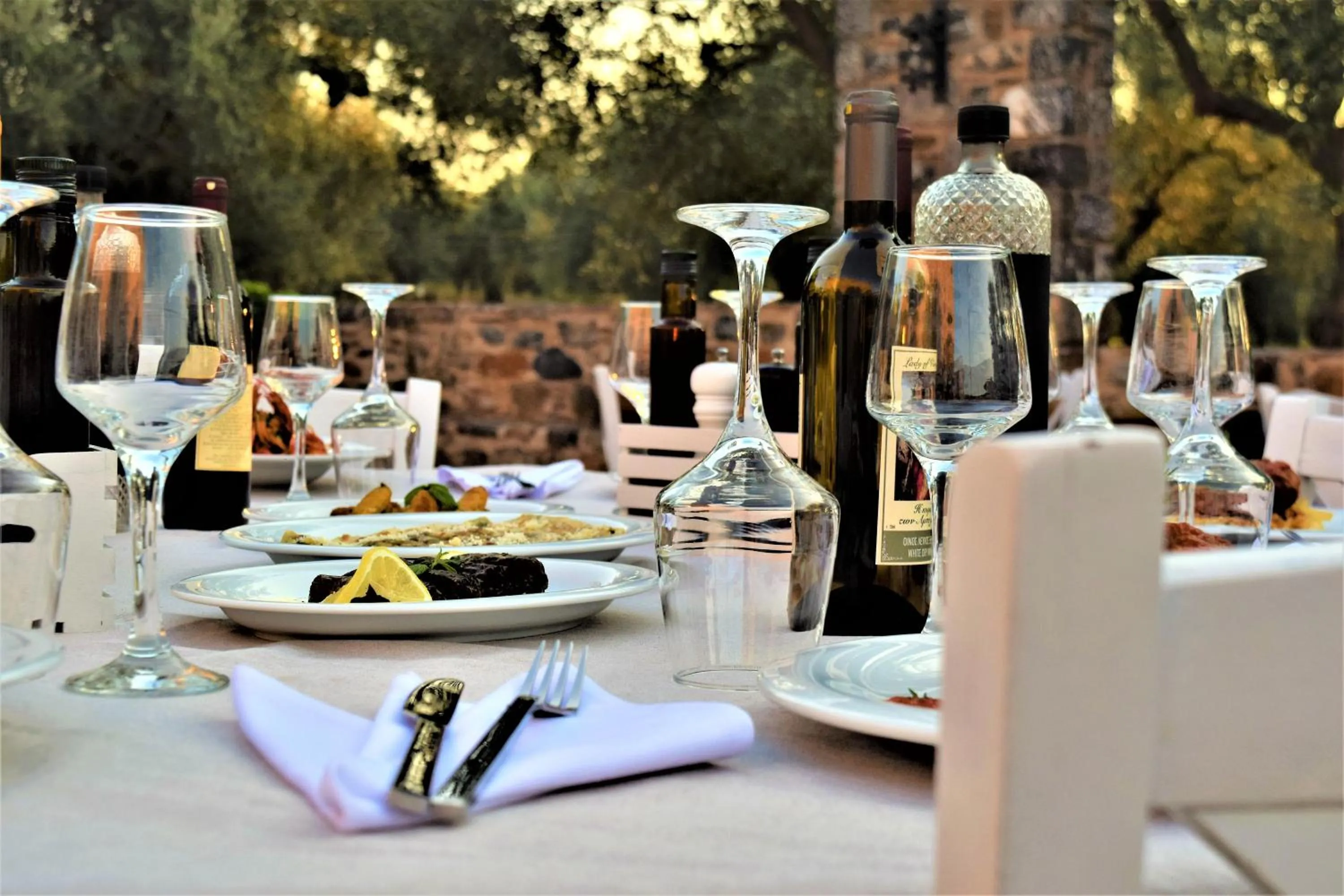 Restaurant/places to eat in Liotrivi Historical Mansion and Boutique Hotel