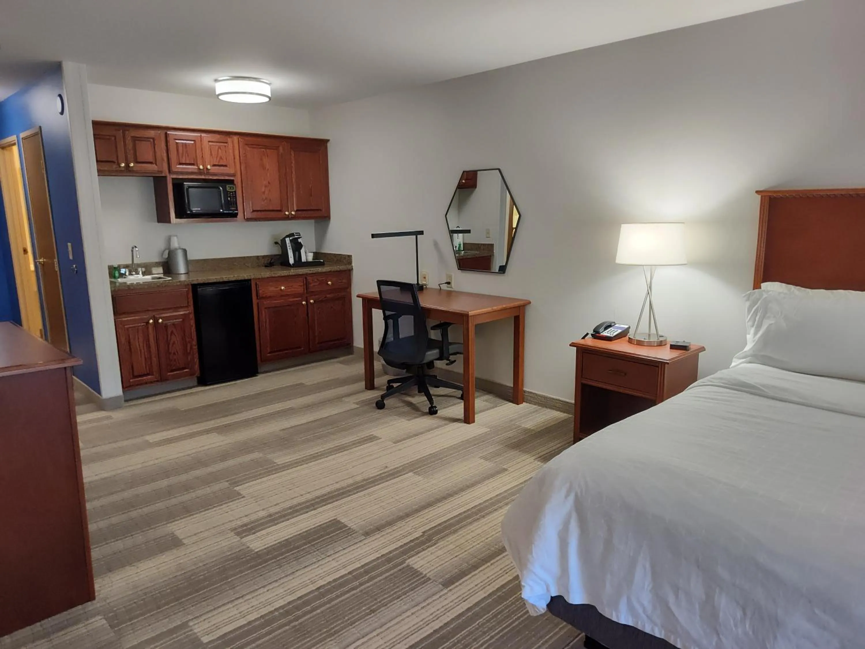 Bed in Holiday Inn Express Hotel & Suites Sioux Falls At Empire Mall by IHG