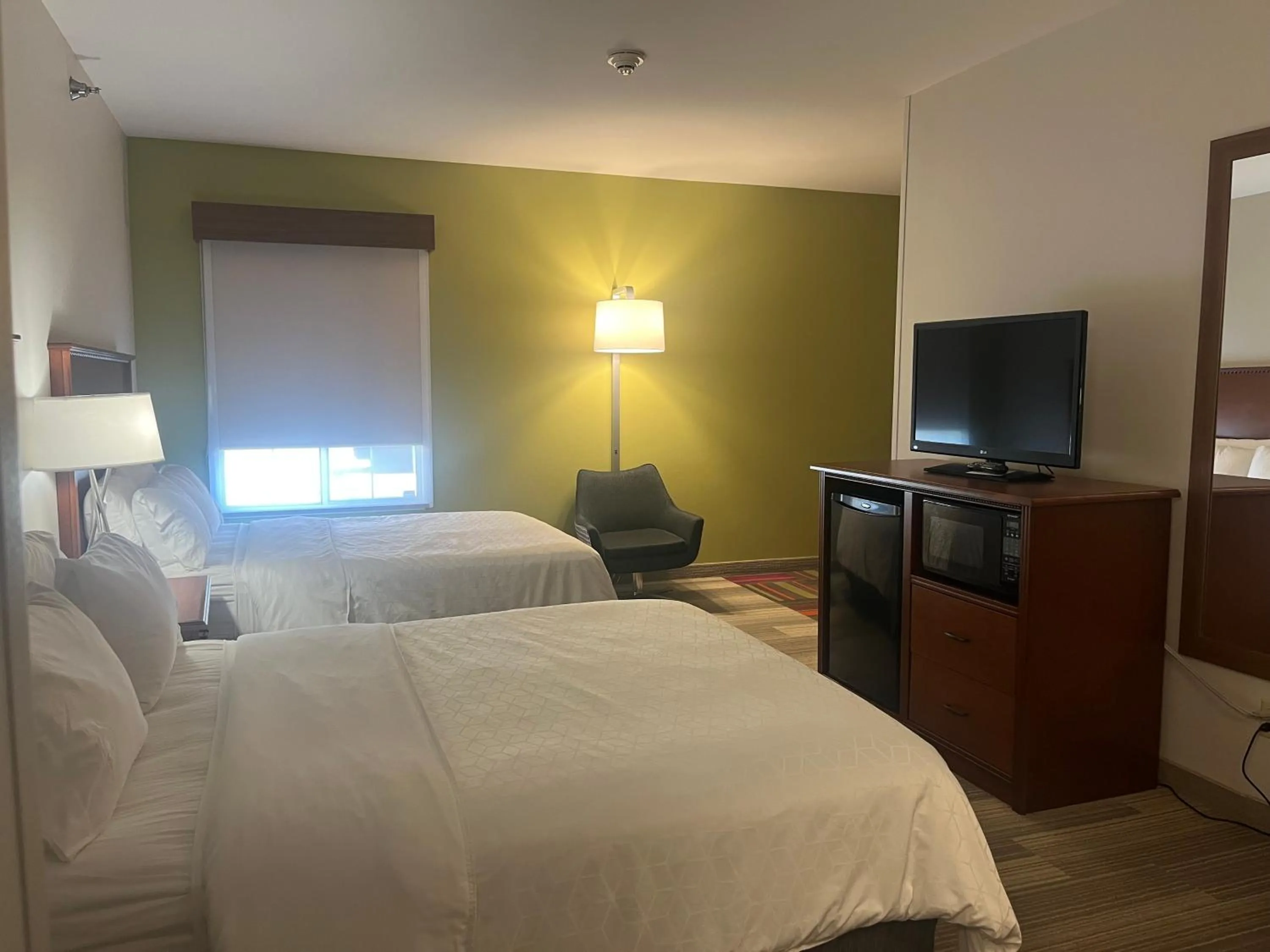 Bed in Holiday Inn Express Hotel & Suites Sioux Falls At Empire Mall by IHG