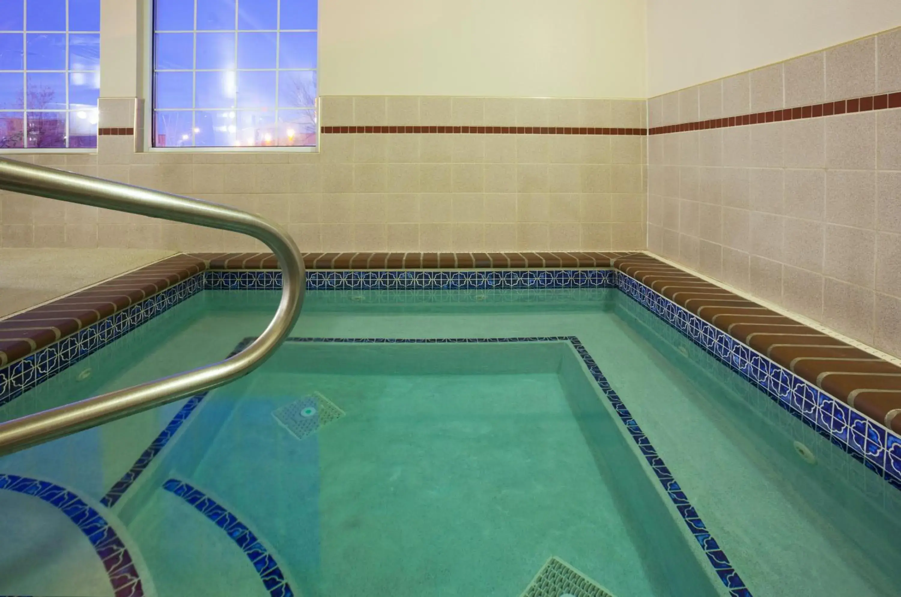 Swimming pool in Holiday Inn Express Hotel & Suites Sioux Falls At Empire Mall by IHG Swimming pool in Holiday Inn Express Hotel & Suites Sioux Falls At Empire Mall by IHG