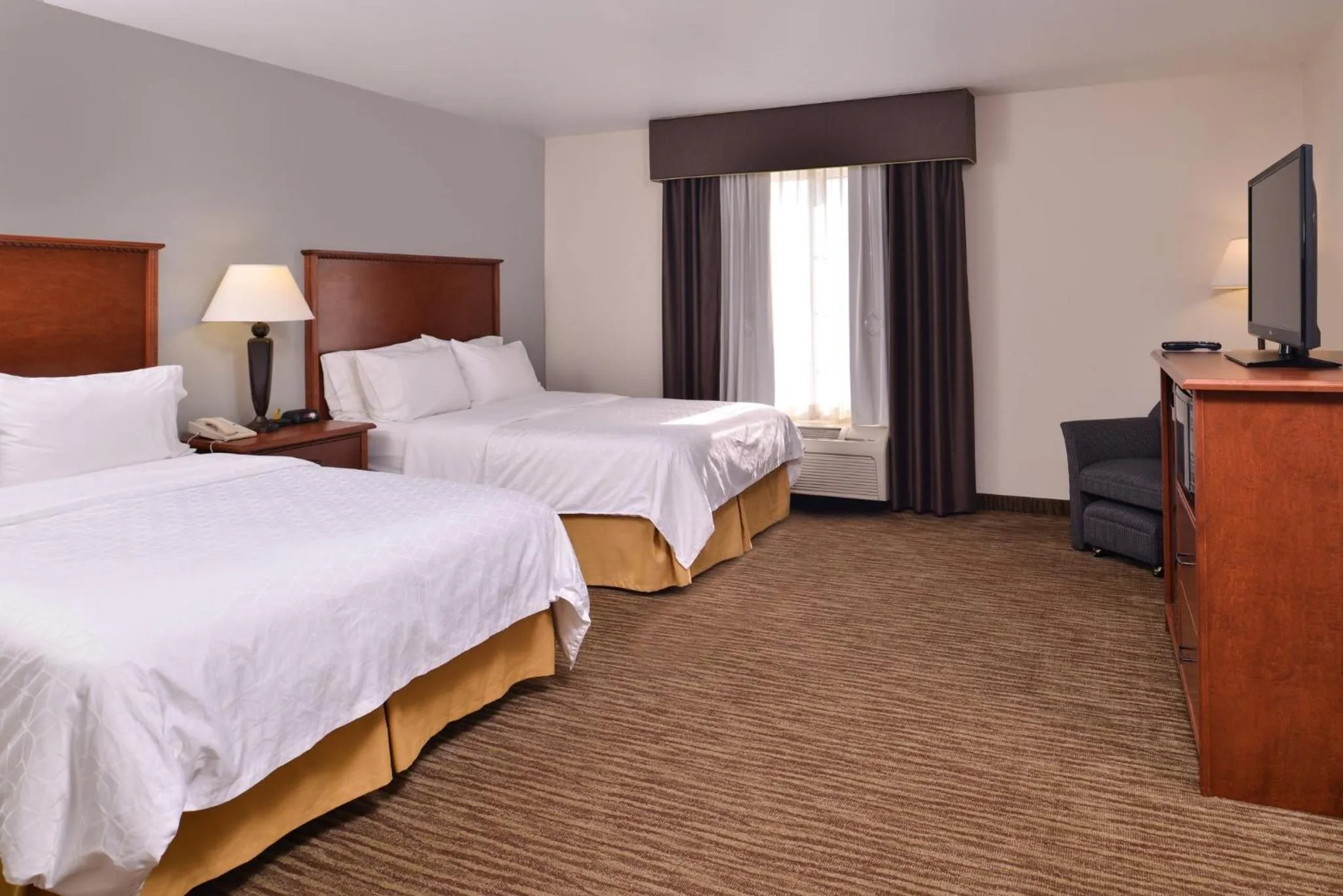 Photo of the whole room, Bed in Holiday Inn Express Hotel & Suites Sioux Falls At Empire Mall by IHG