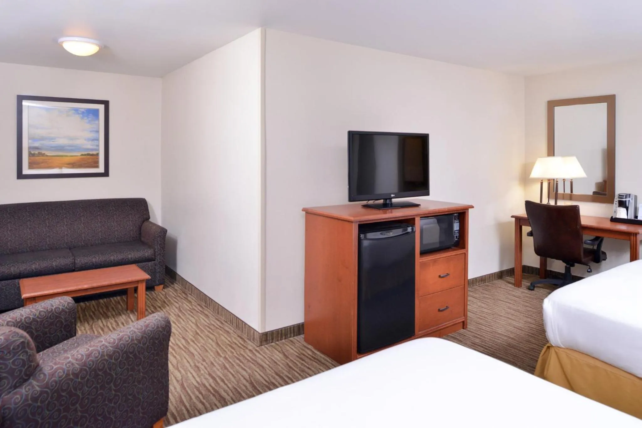 Photo of the whole room, Bed in Holiday Inn Express Hotel & Suites Sioux Falls At Empire Mall by IHG