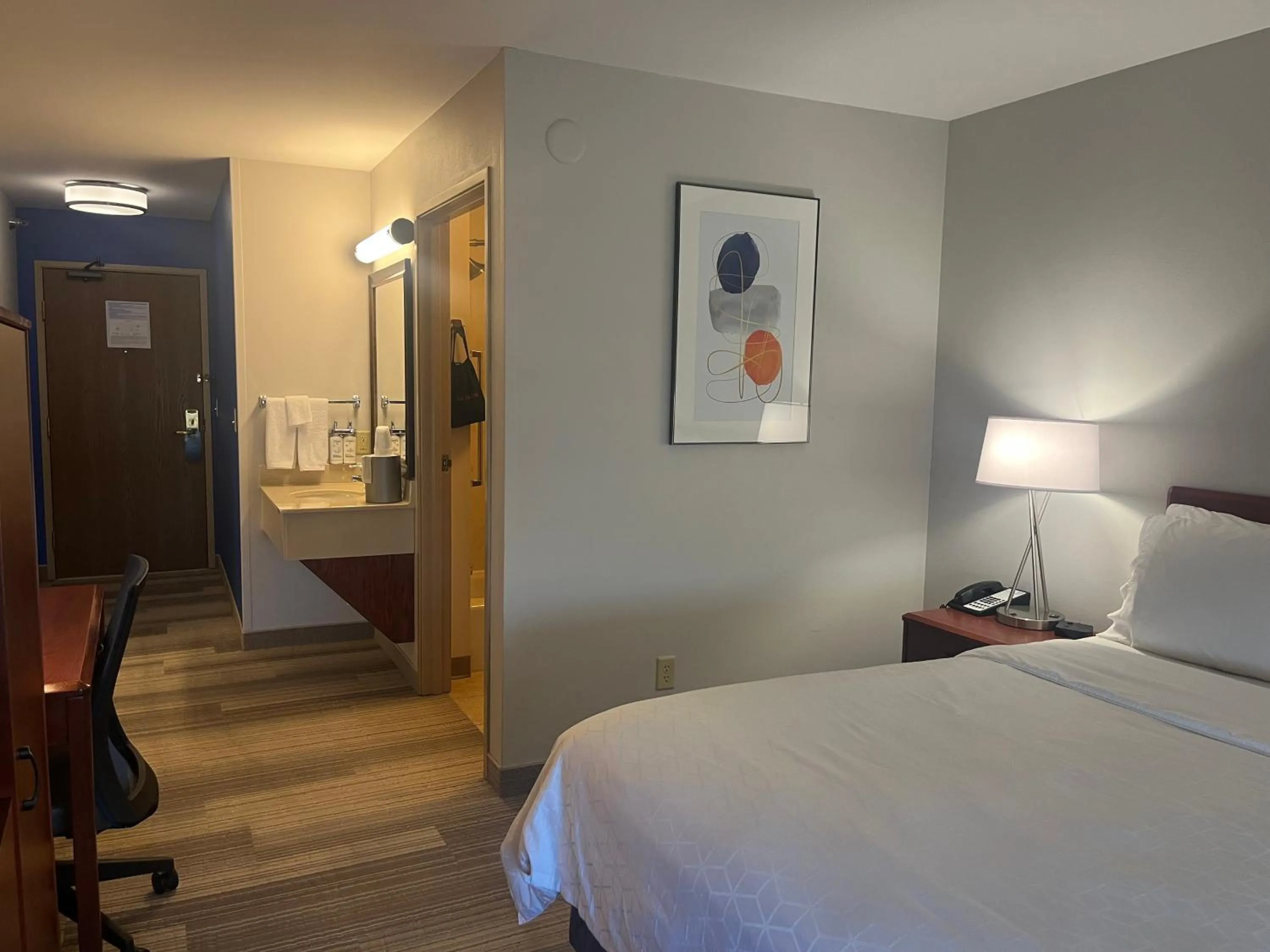 Bed in Holiday Inn Express Hotel & Suites Sioux Falls At Empire Mall by IHG