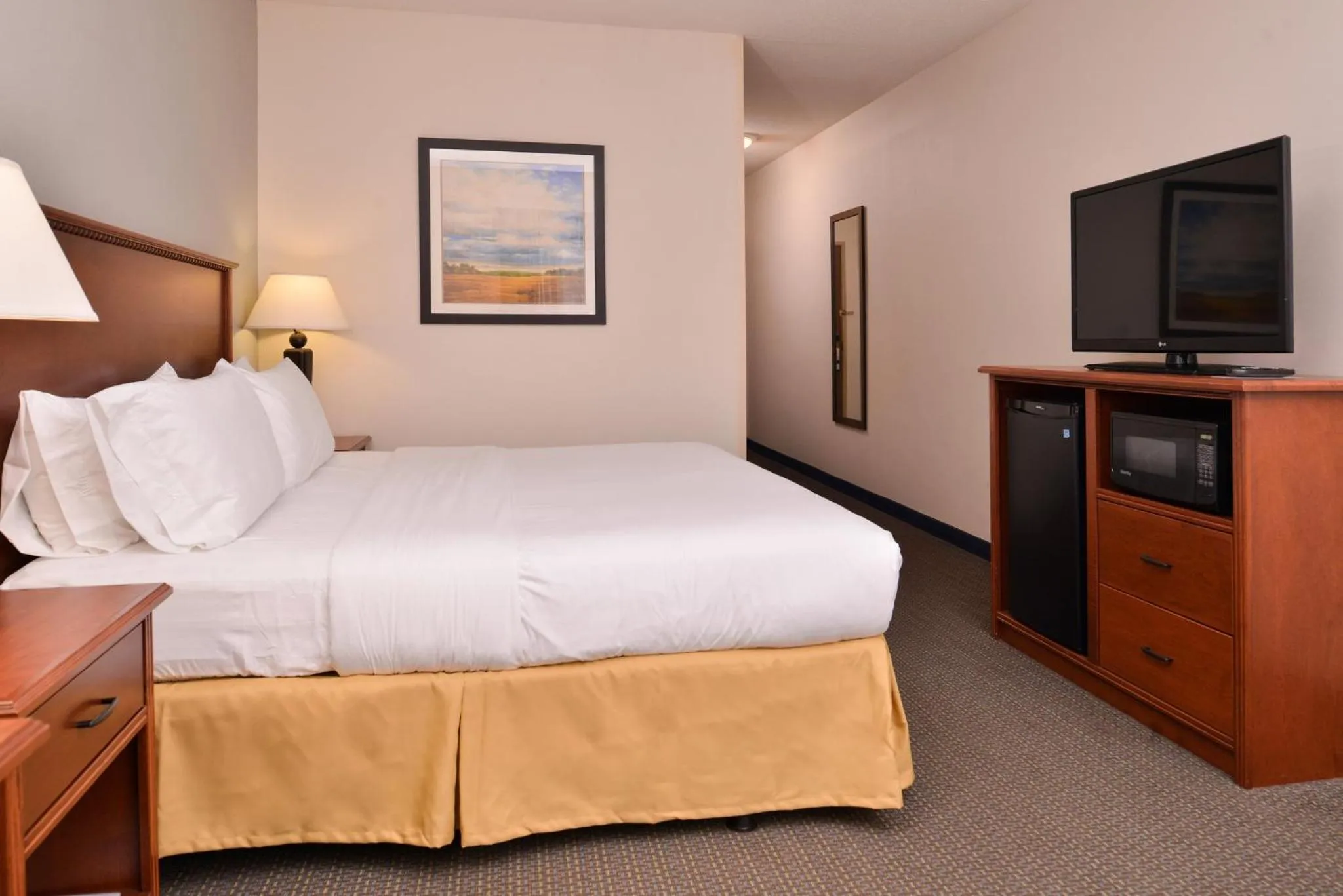 Photo of the whole room, Bed in Holiday Inn Express Hotel & Suites Sioux Falls At Empire Mall by IHG
