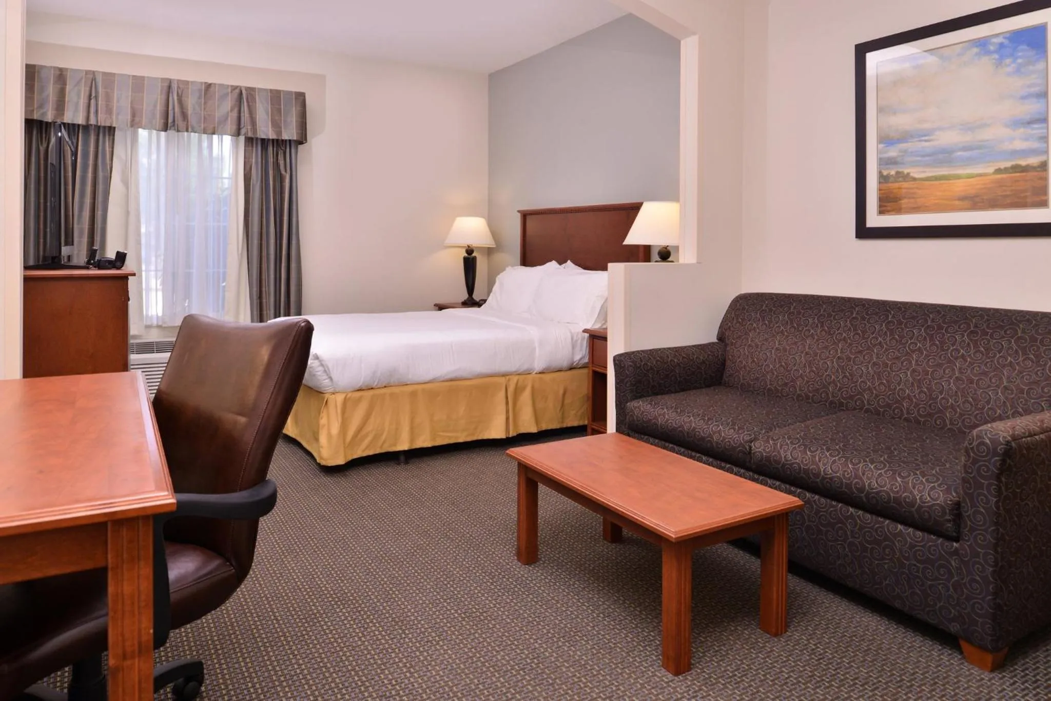 Photo of the whole room, Bed in Holiday Inn Express Hotel & Suites Sioux Falls At Empire Mall by IHG
