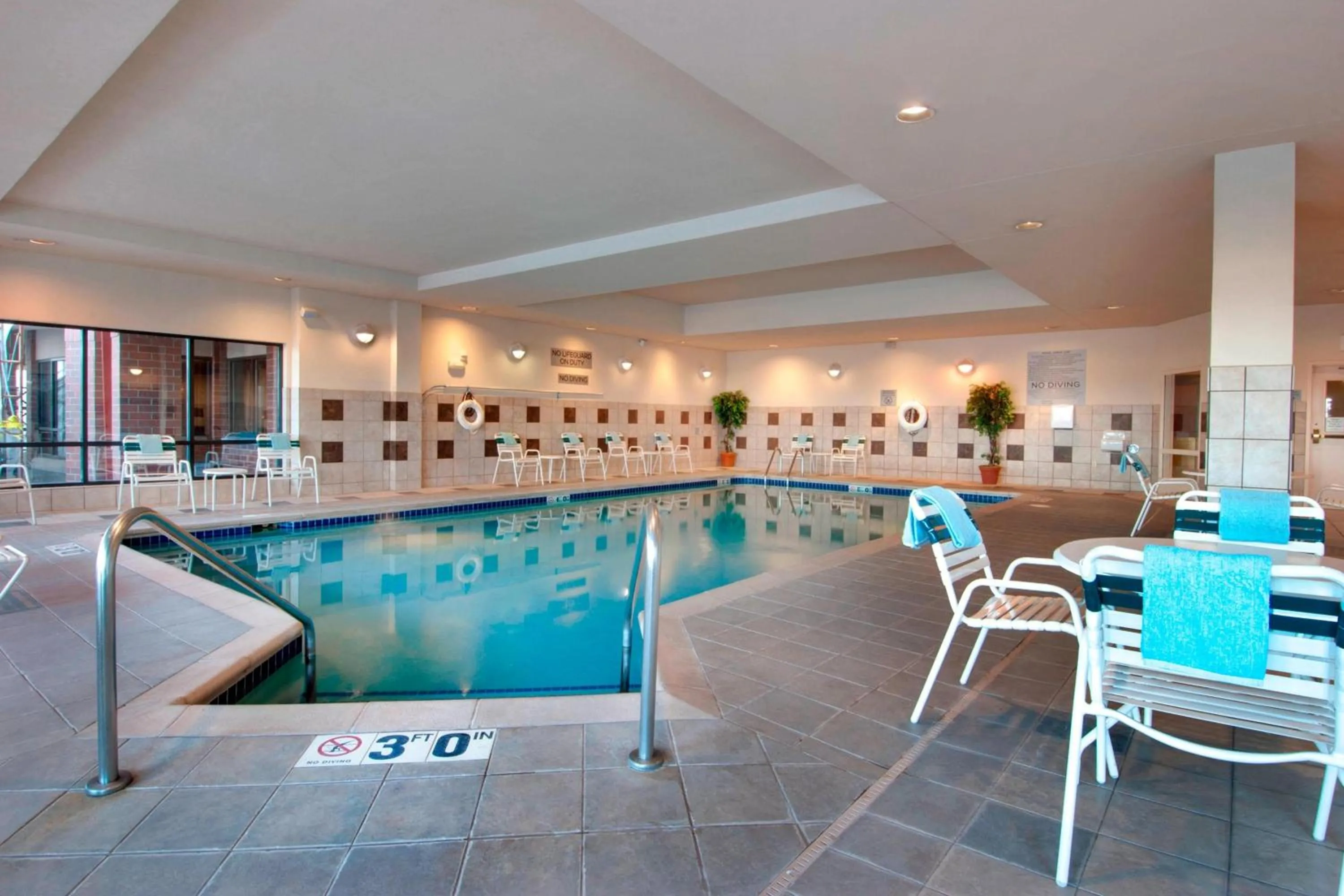 Swimming pool in Courtyard by Marriott Madison East