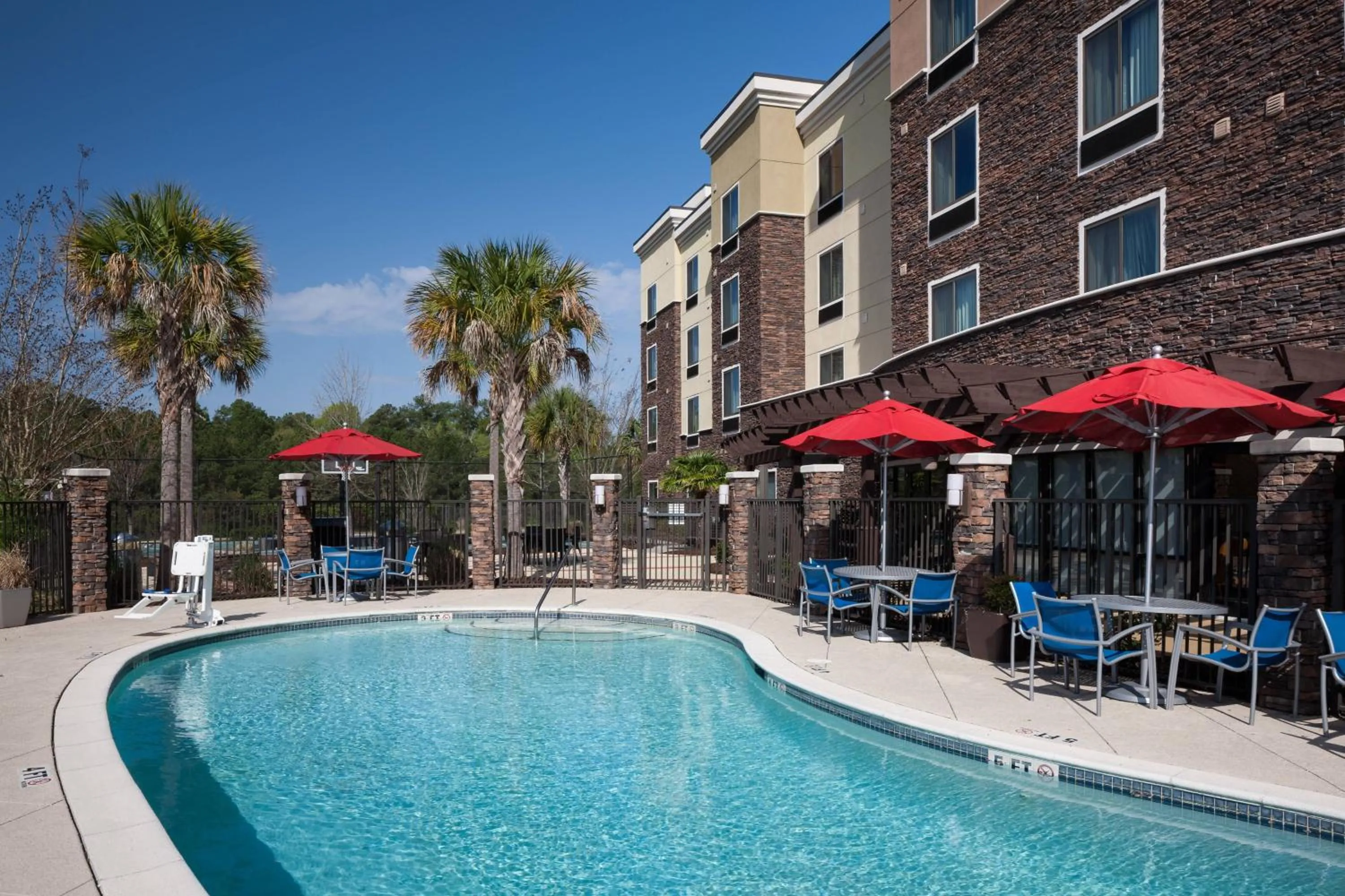 Swimming pool in TownePlace Suites Columbia Southeast / Fort Jackson