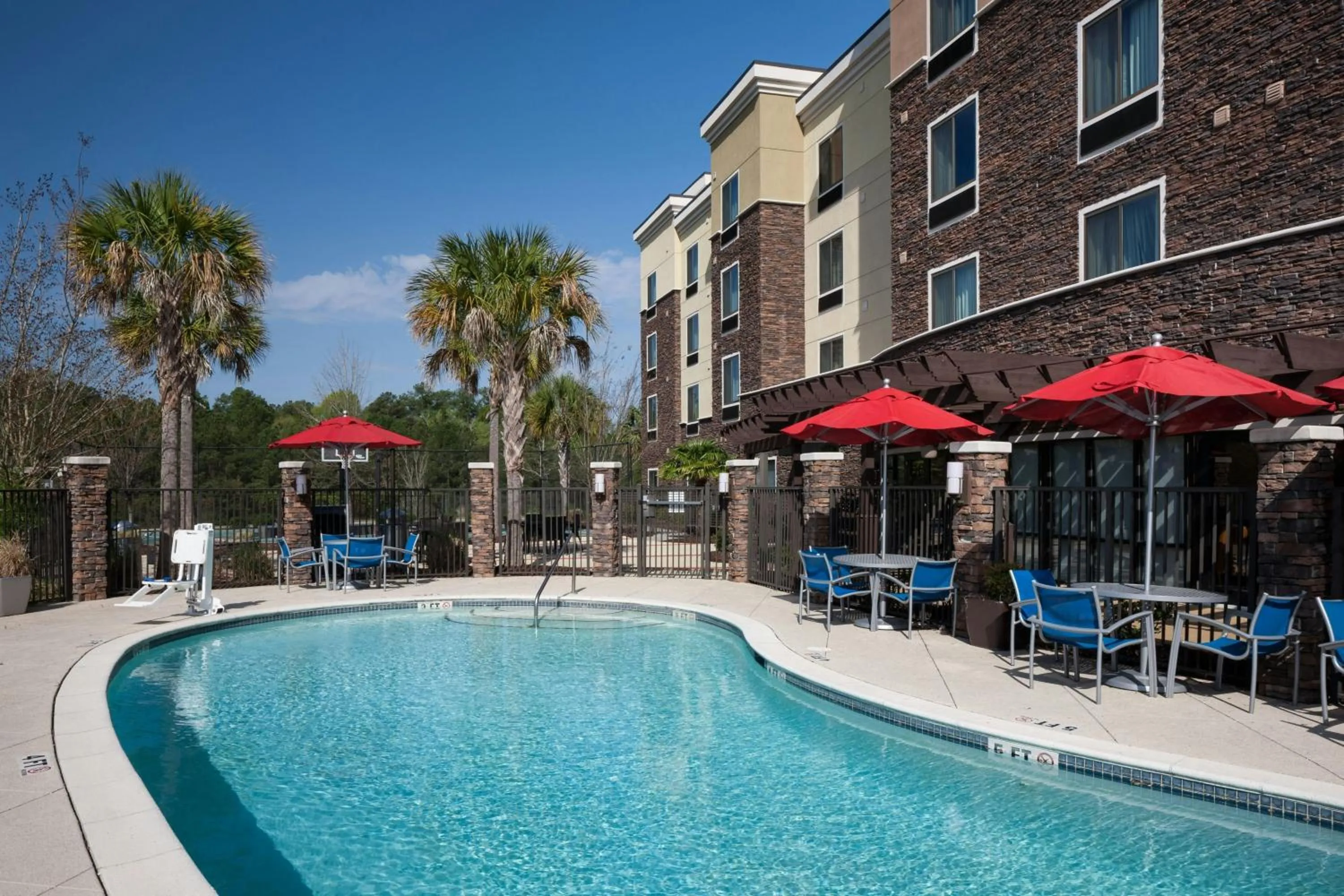 Swimming pool in TownePlace Suites Columbia Southeast / Fort Jackson