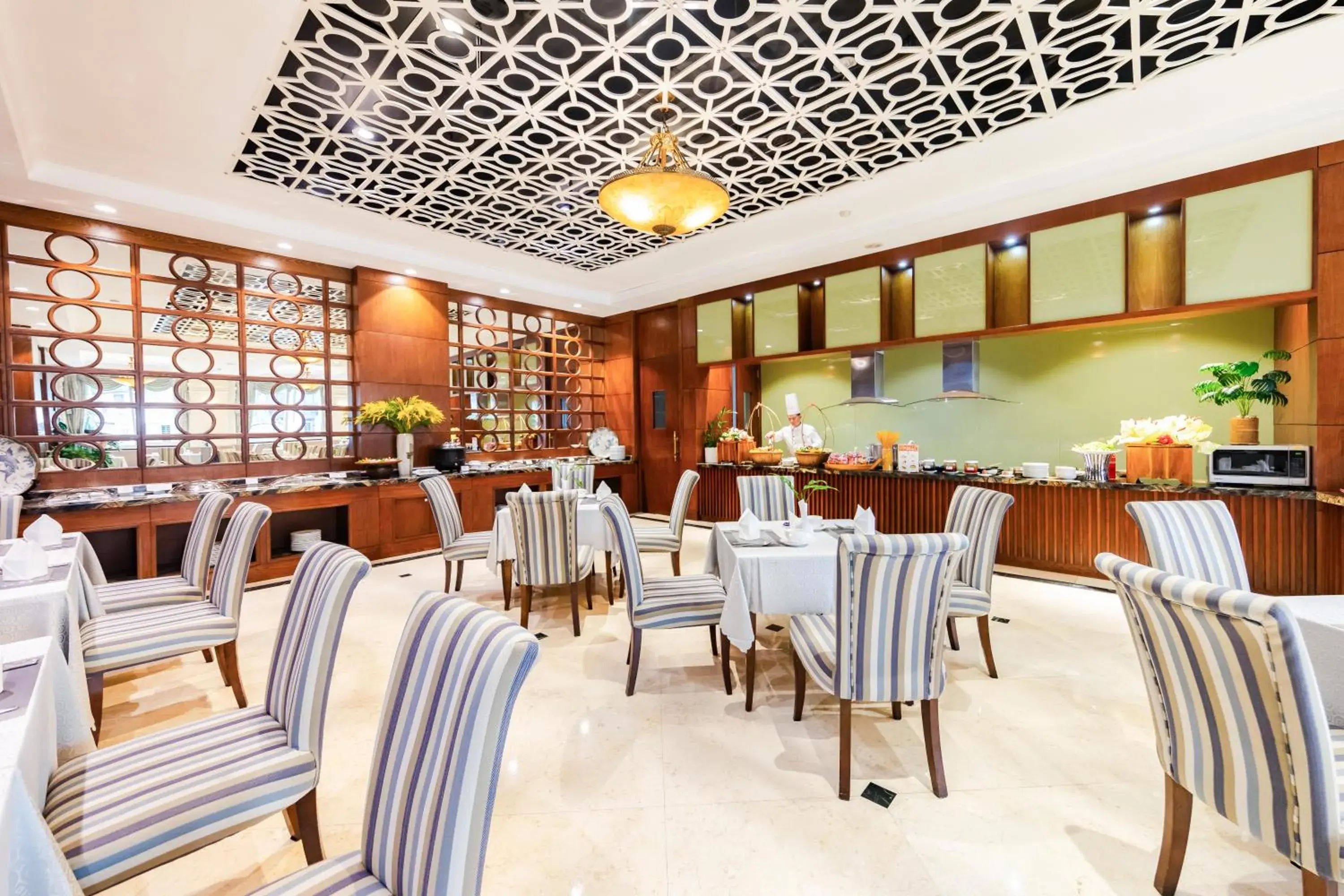Restaurant/places to eat in Pearl River Hotel Restaurant/places to eat in Pearl River Hotel