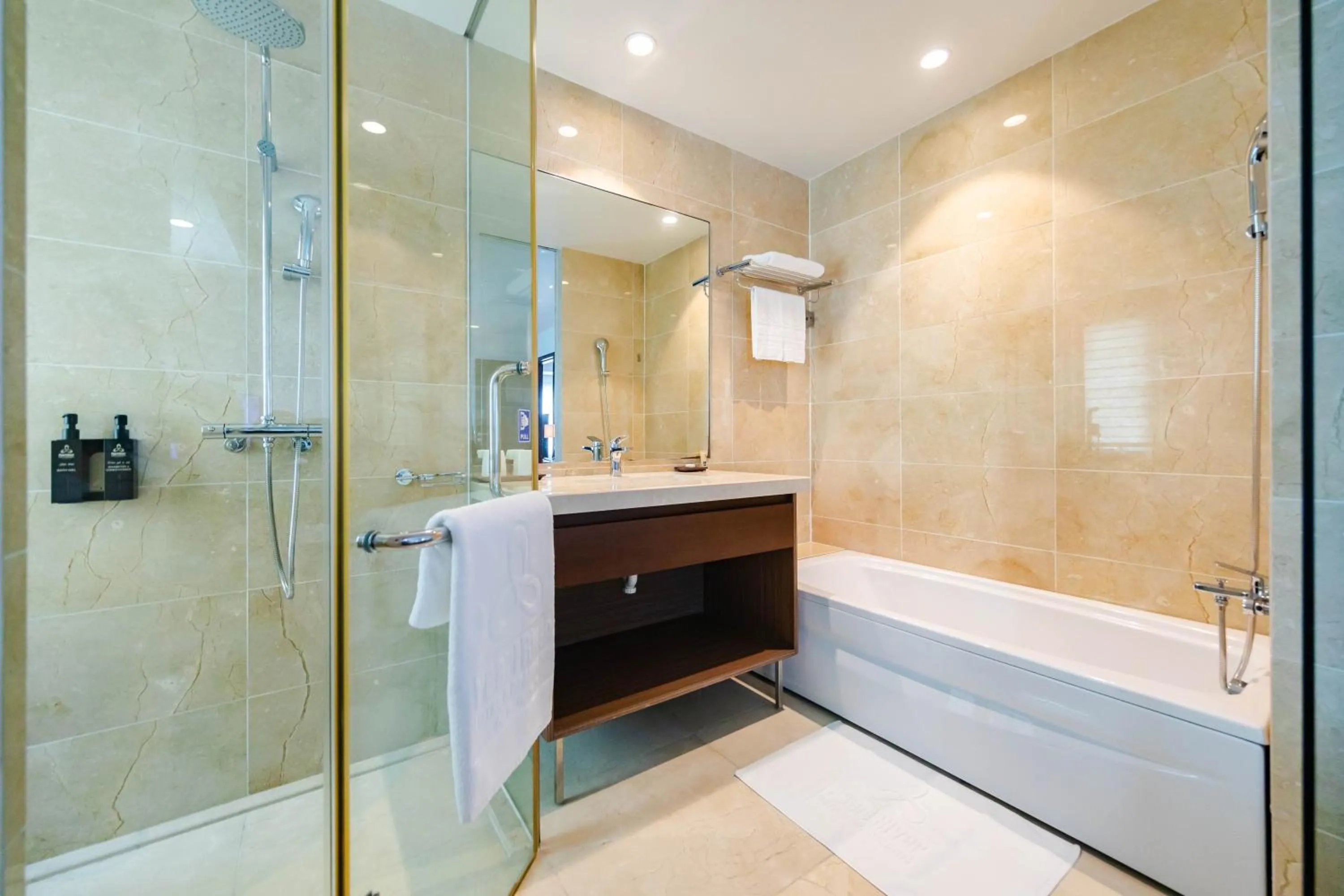 Bathroom in Pearl River Hotel