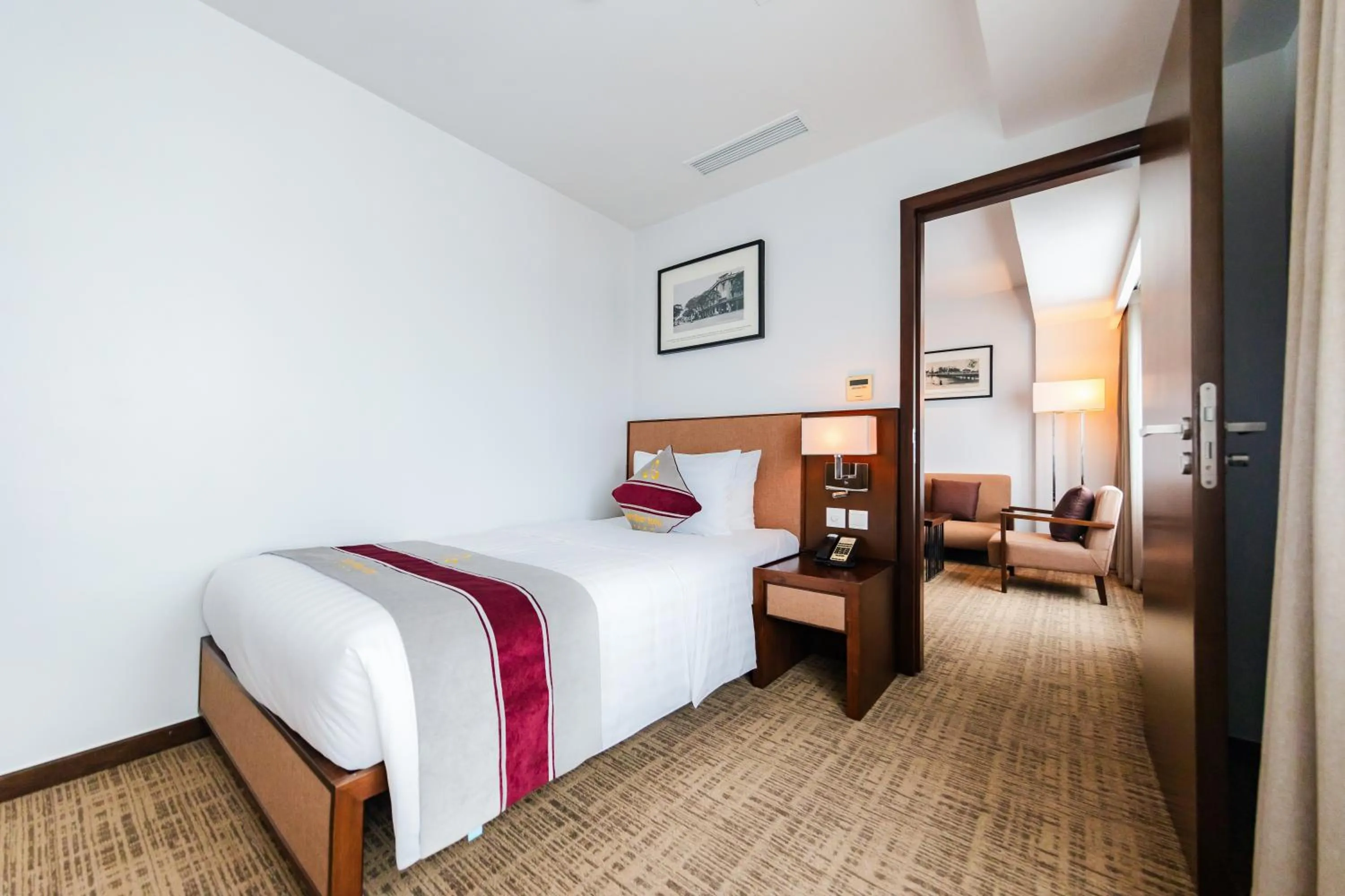 Bedroom, Bed in Pearl River Hotel