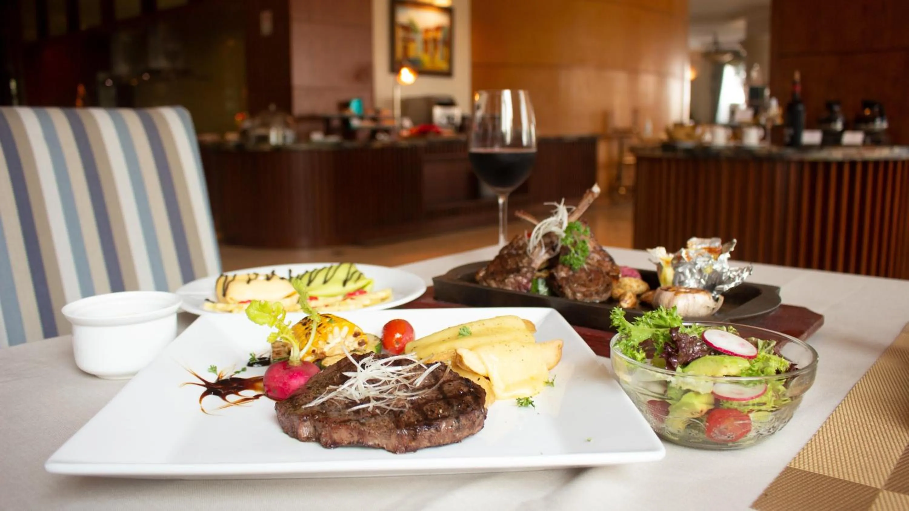 Restaurant/places to eat in Pearl River Hotel