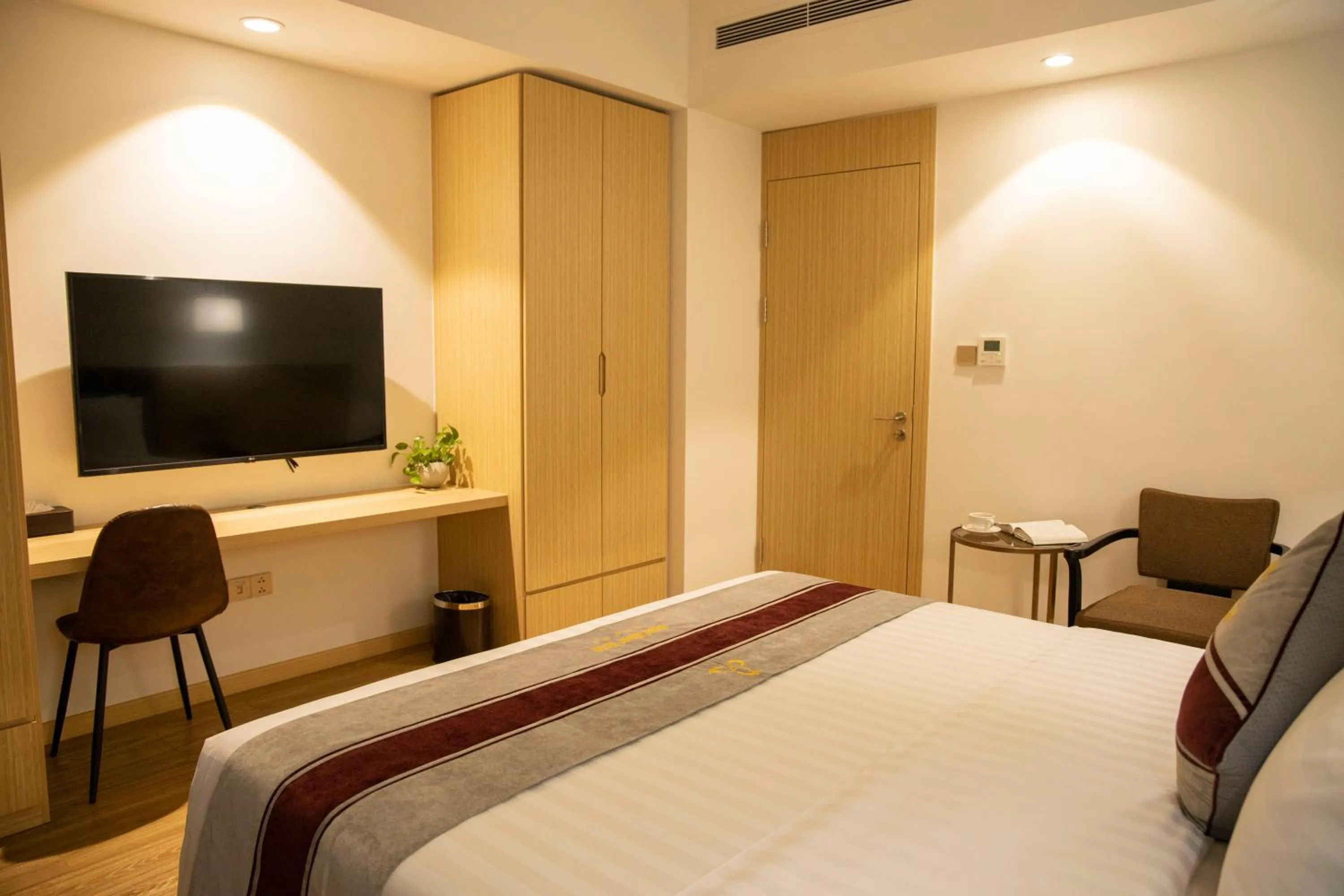 Bedroom, Bed in Pearl River Hotel