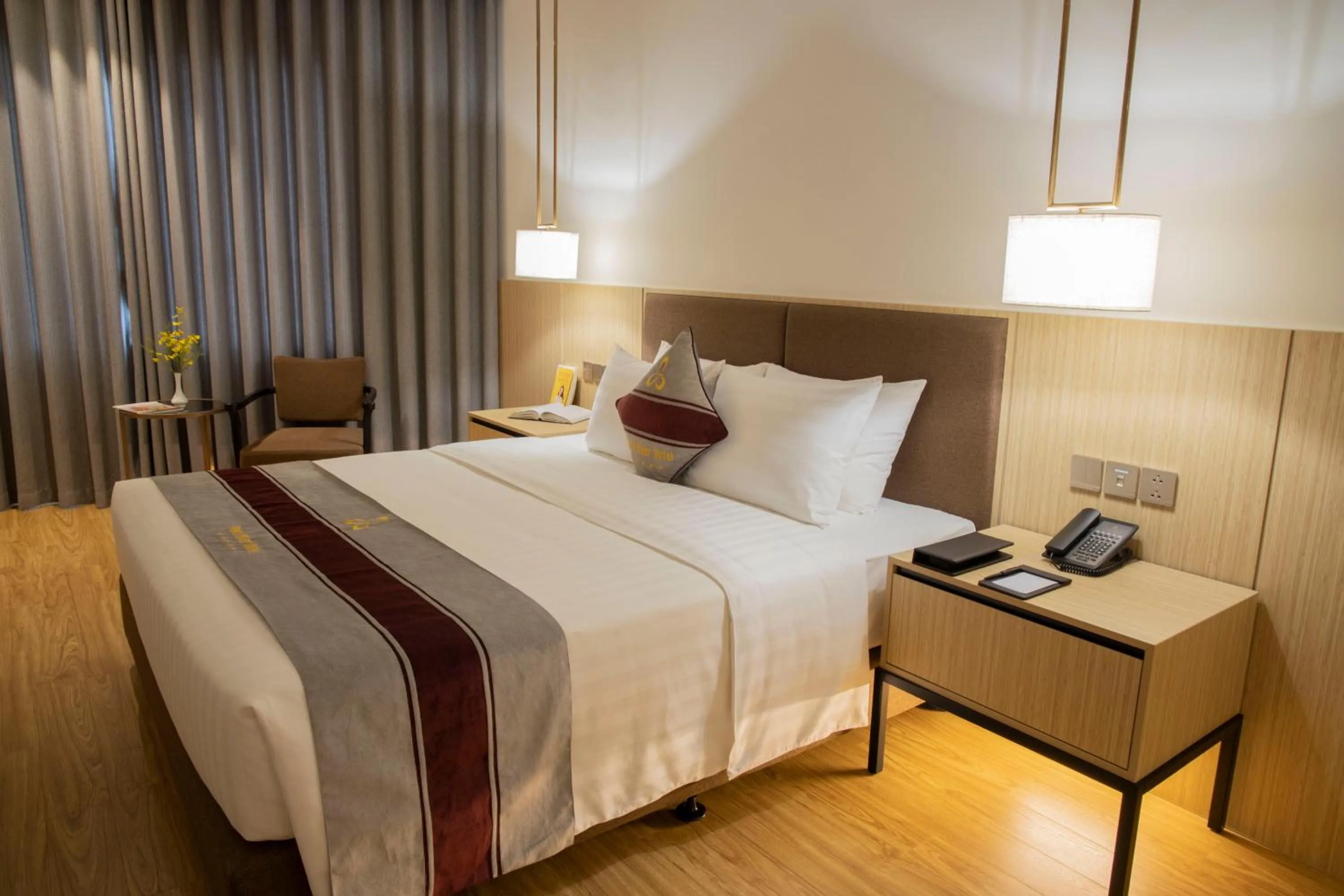 Bed in Pearl River Hotel