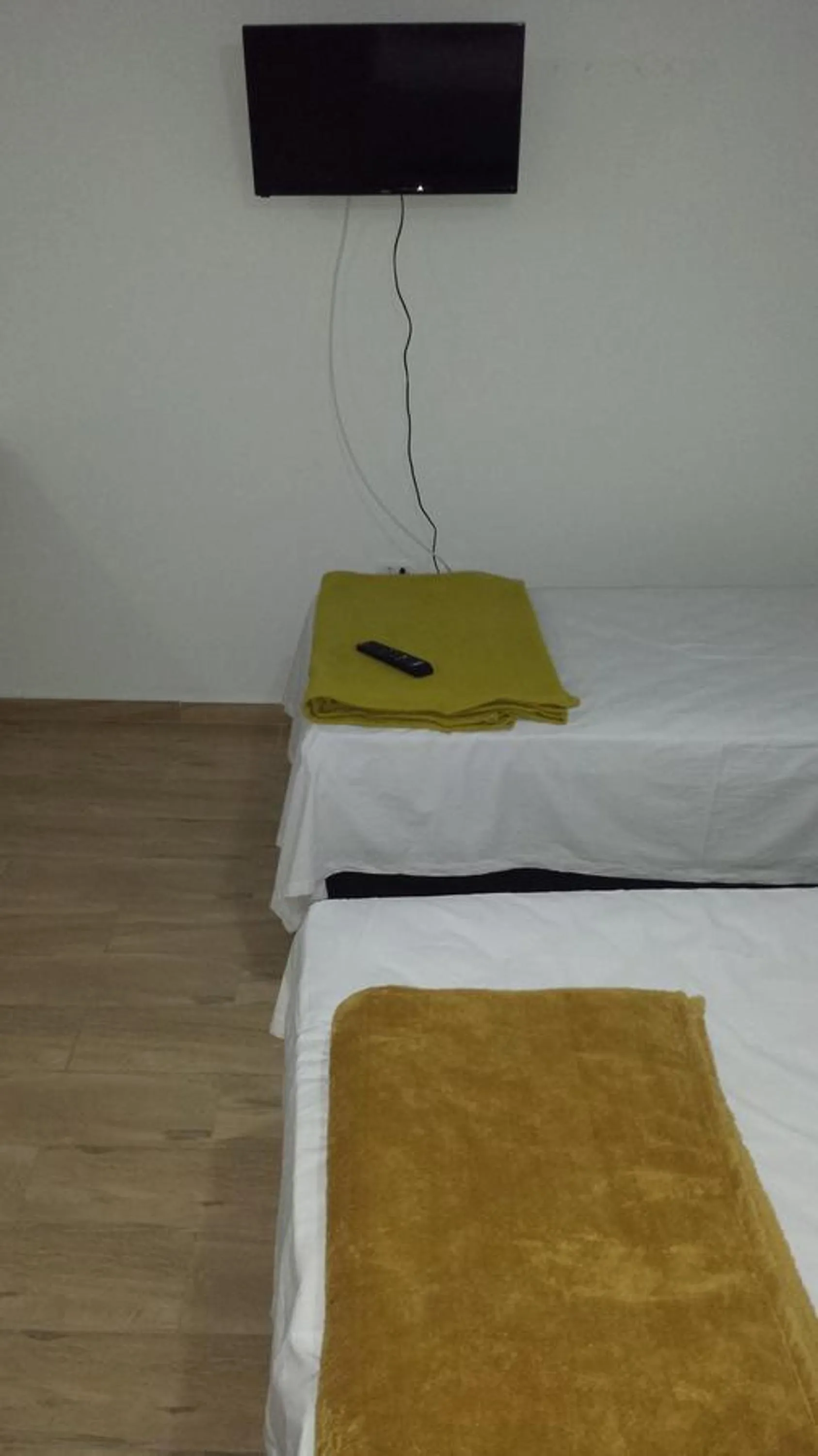 Property building, Bed in Hotel Reobot Center