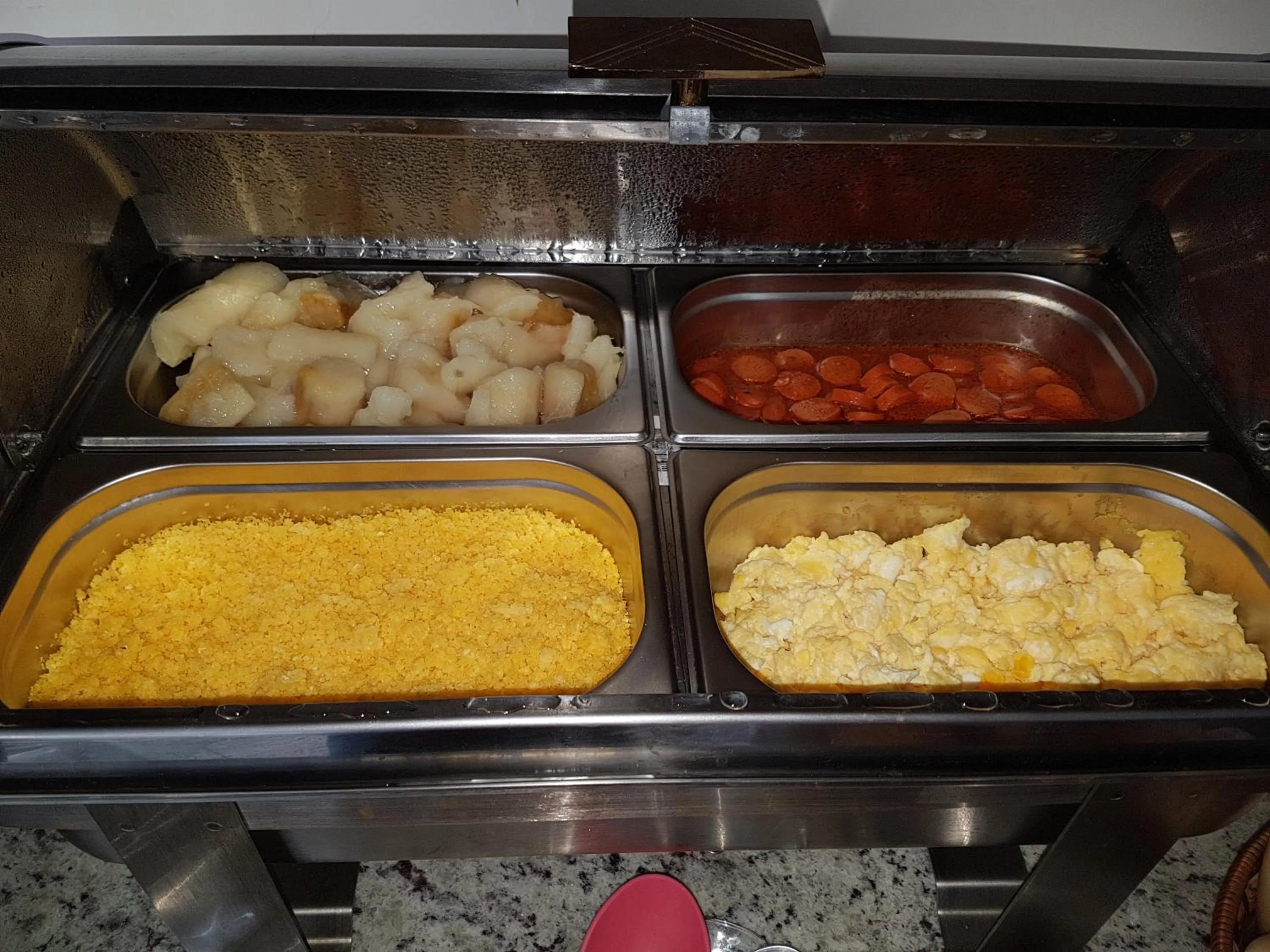 Continental breakfast in Hotel Reobot Center