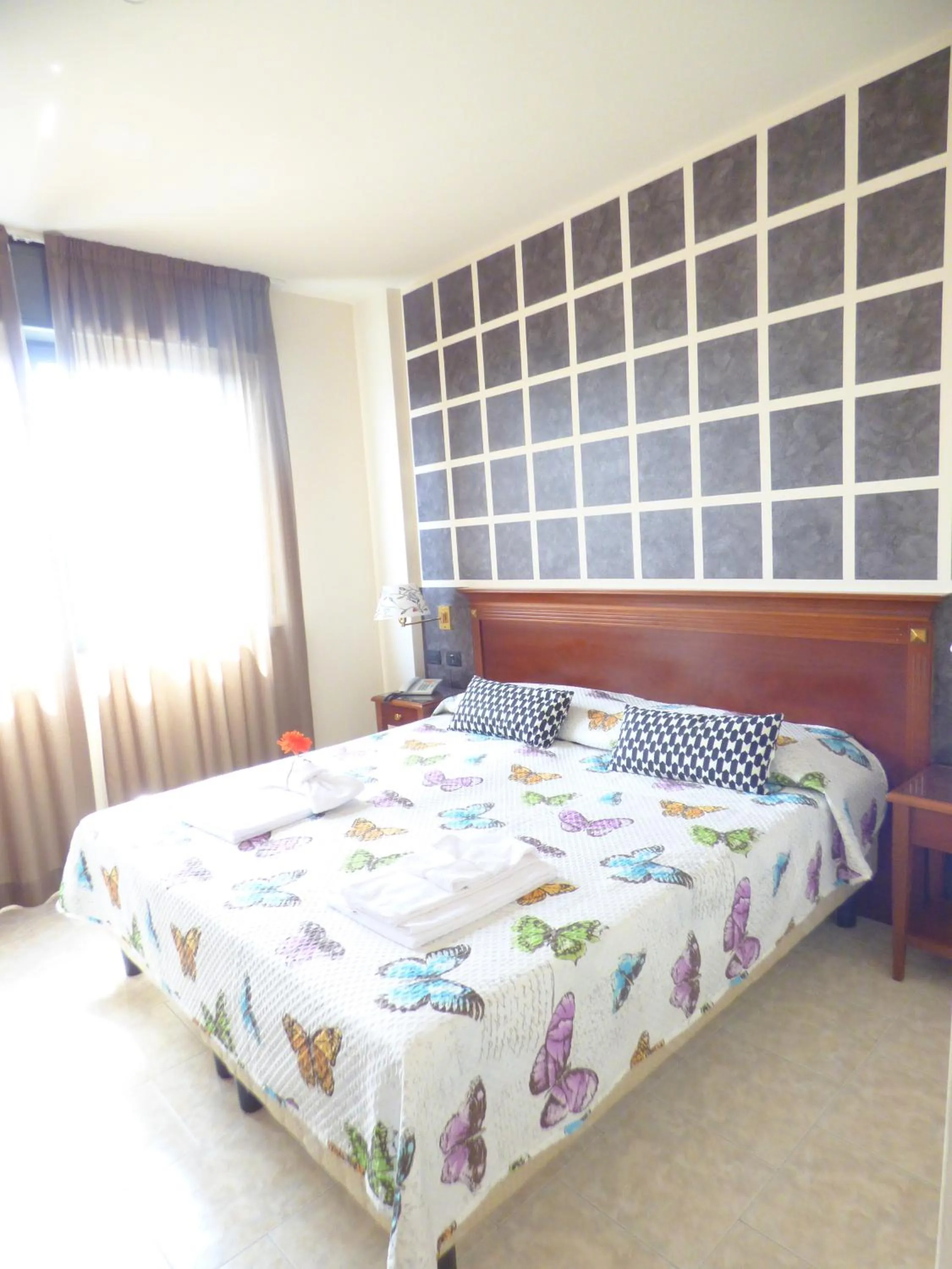 Day, Bed in Hotel Fidenza