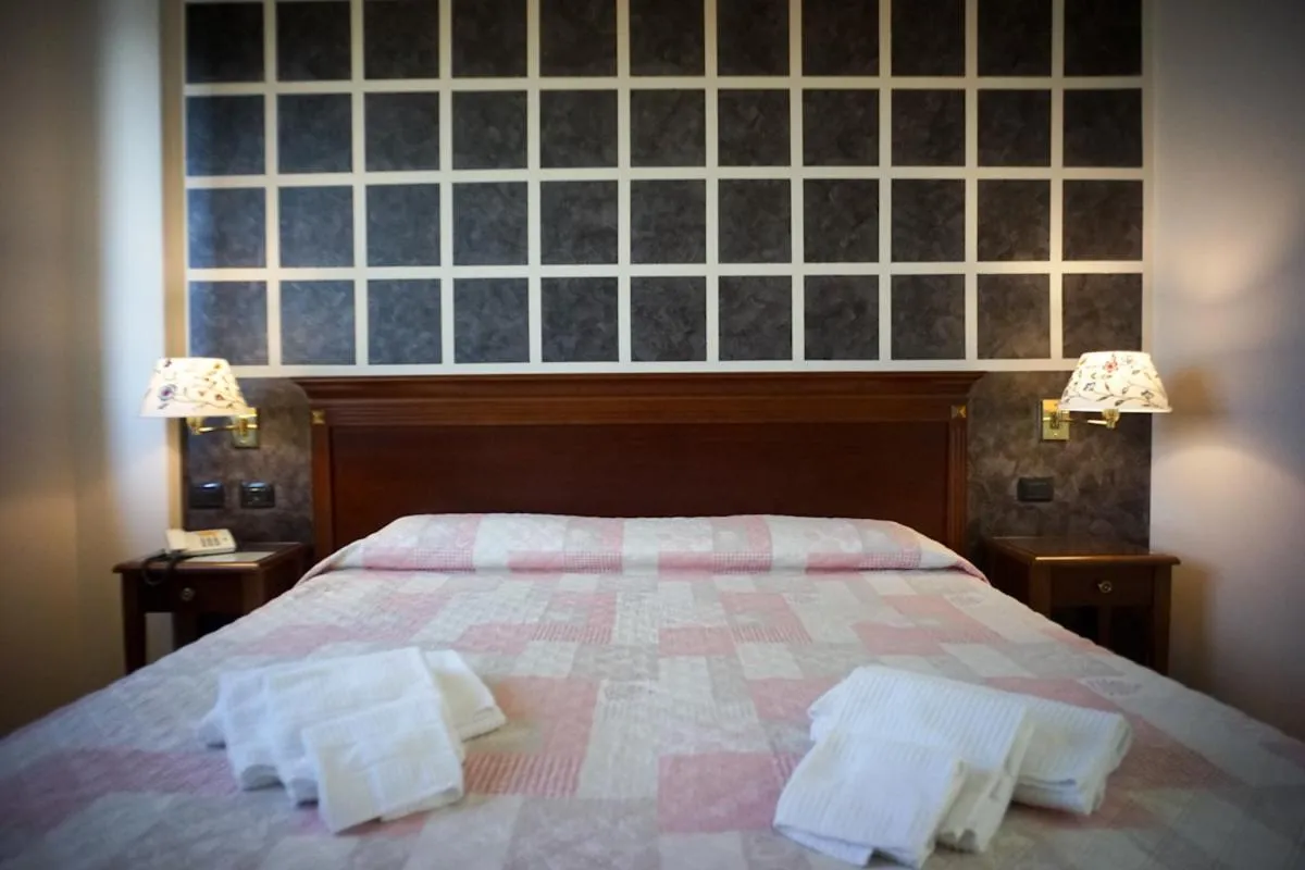 Bedroom, Bed in Hotel Fidenza