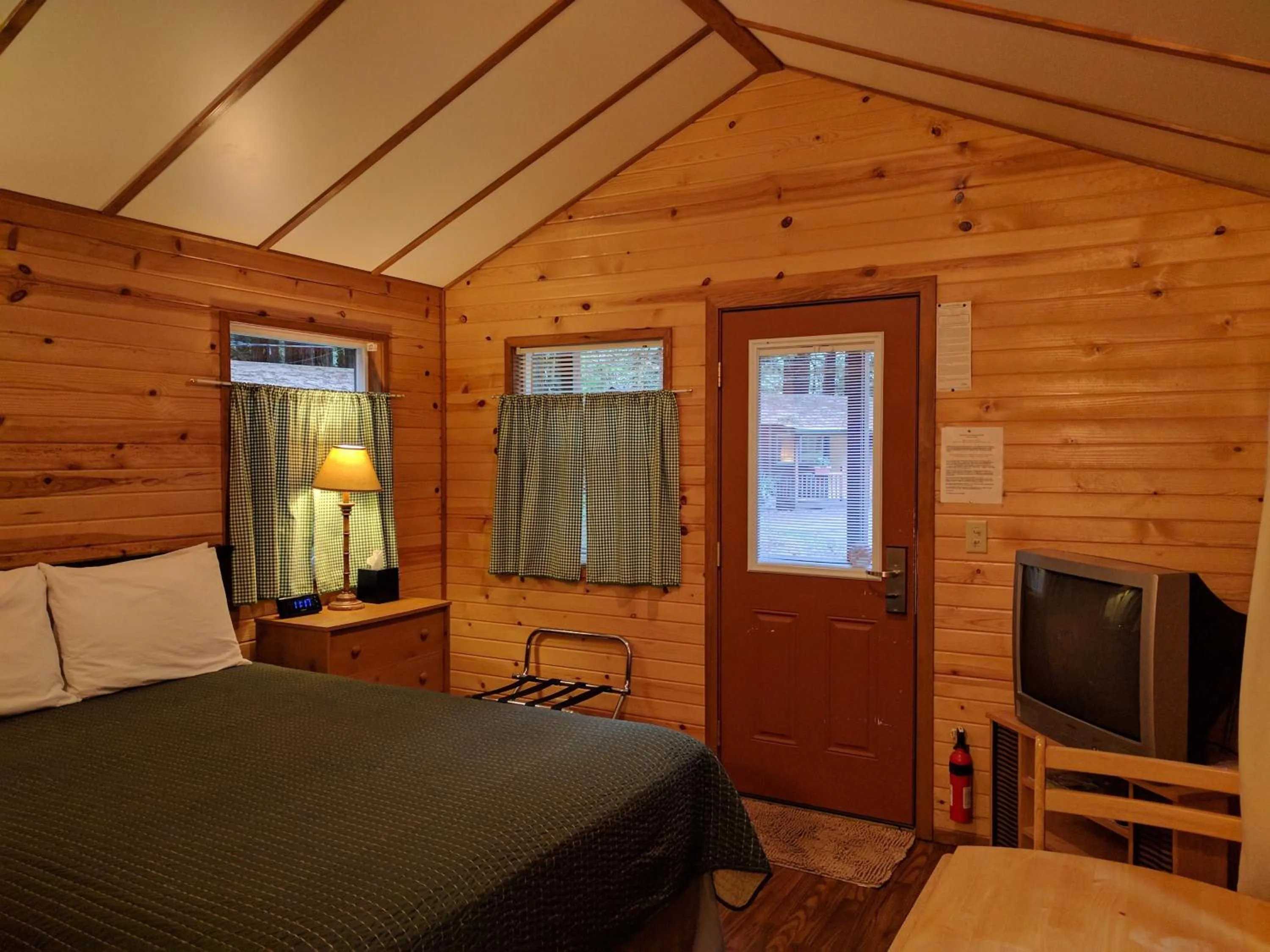 Decorative detail, Bed in Emerald Forest Cabins