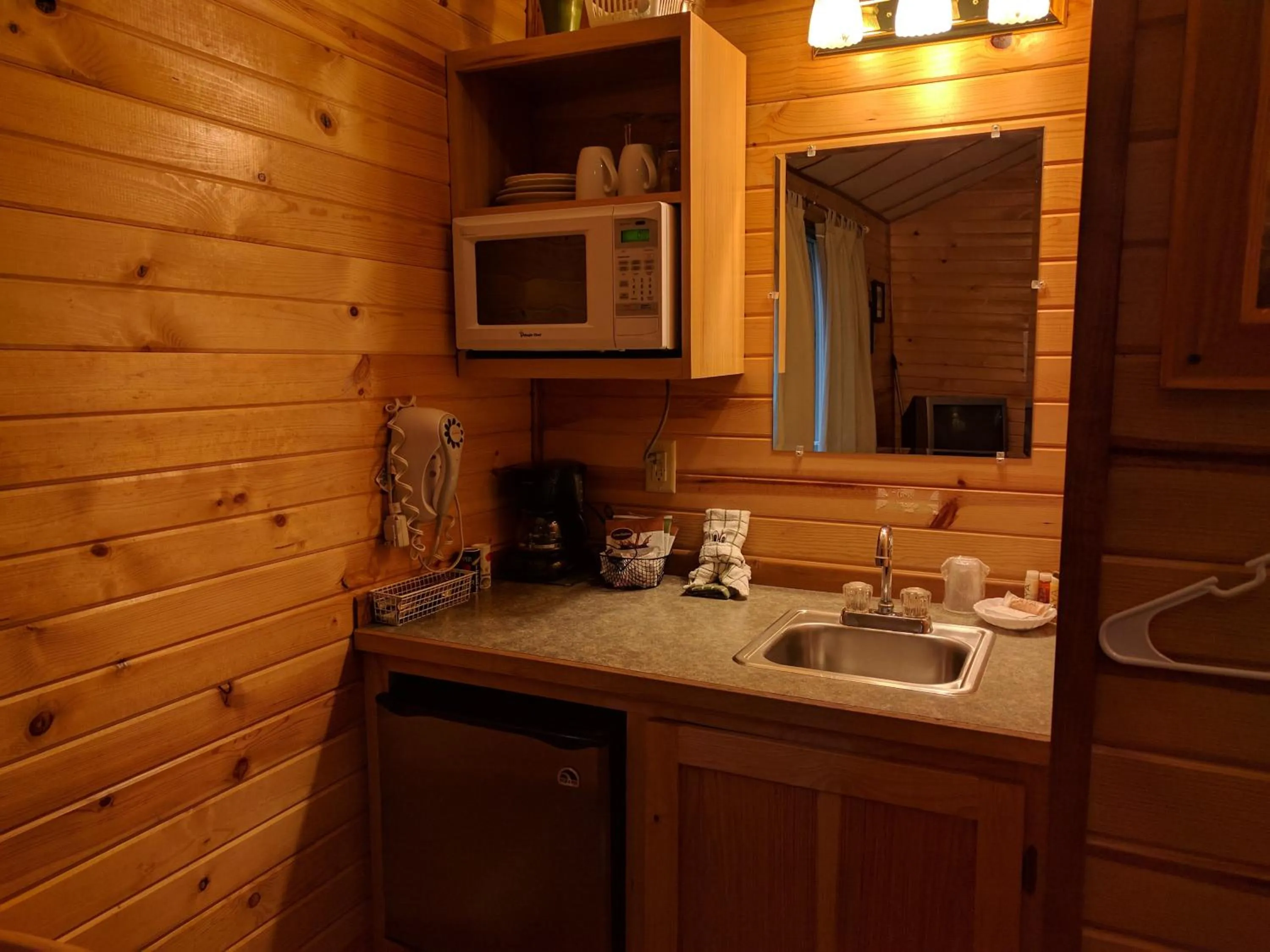 Coffee/tea facilities in Emerald Forest Cabins
