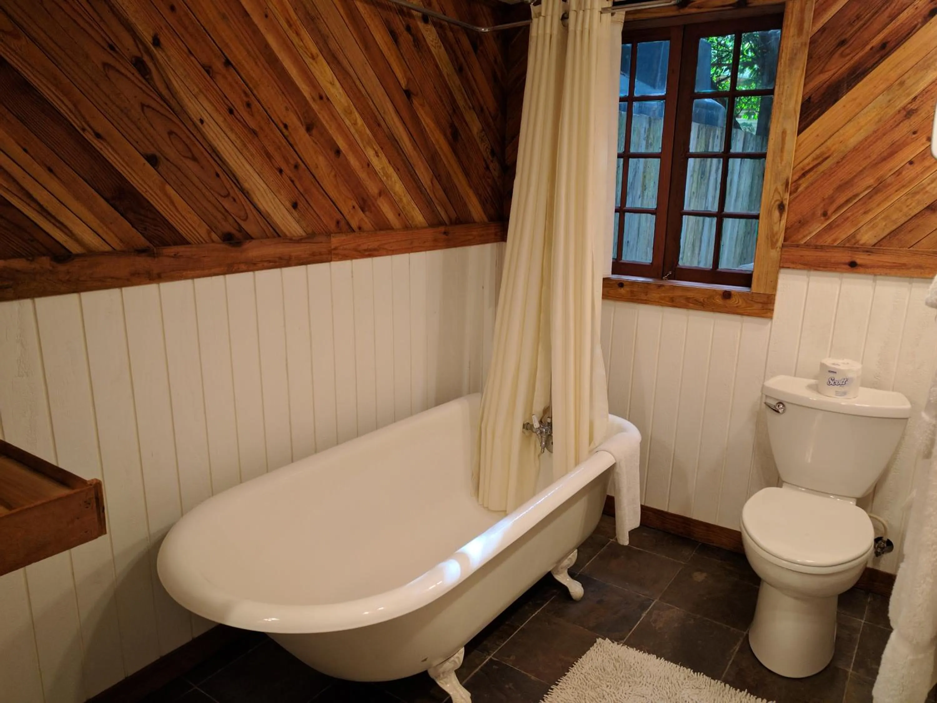 Bathroom in Emerald Forest Cabins