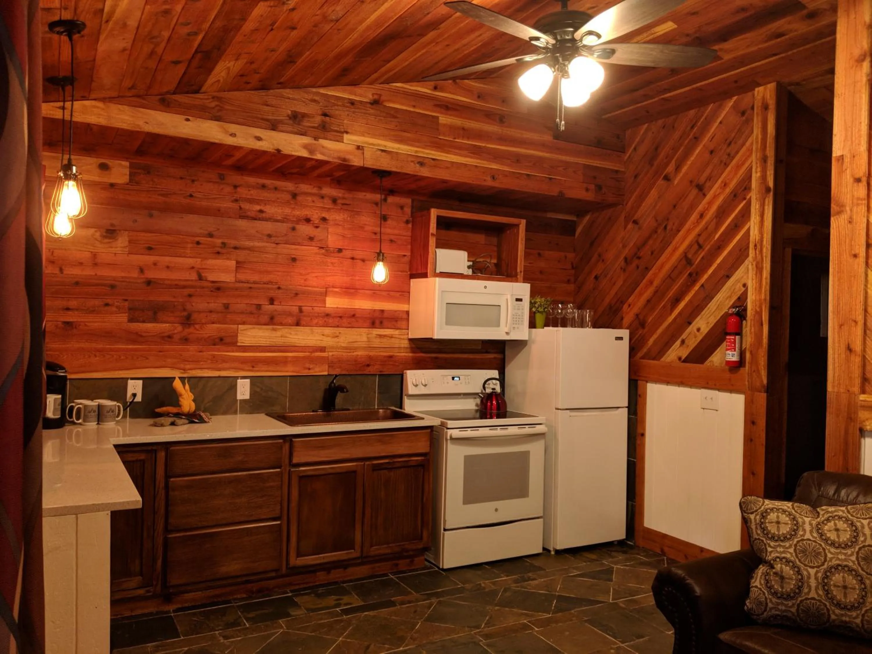 Kitchen or kitchenette in Emerald Forest Cabins