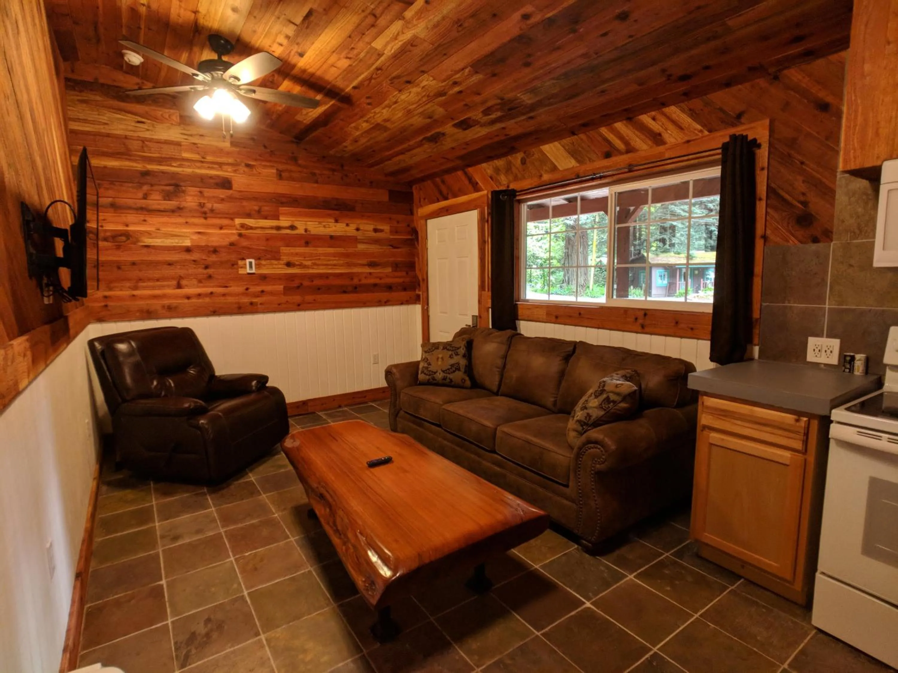 TV and multimedia in Emerald Forest Cabins