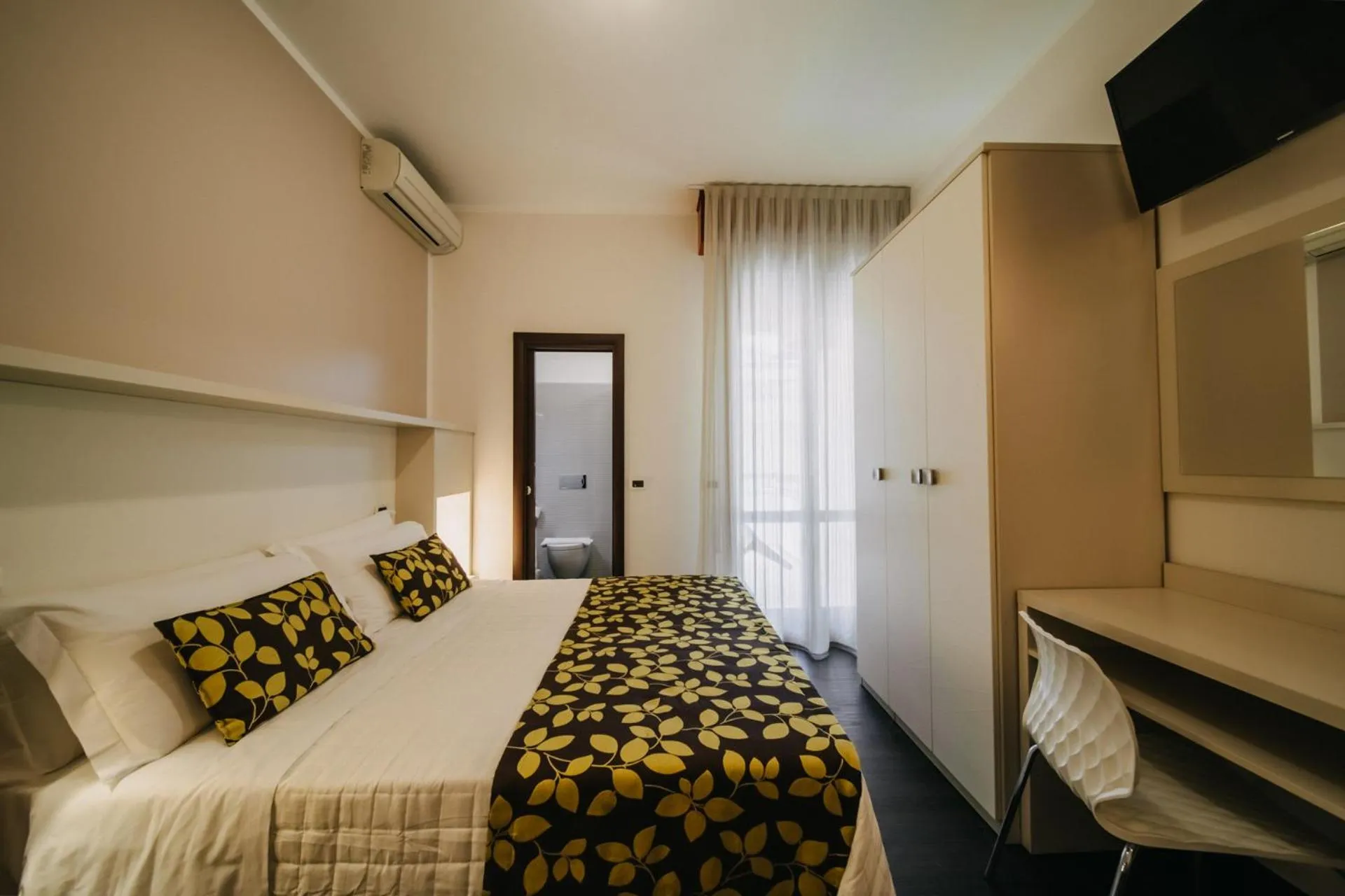 Bedroom, Bed in Hotel Lalla Beauty & Relax