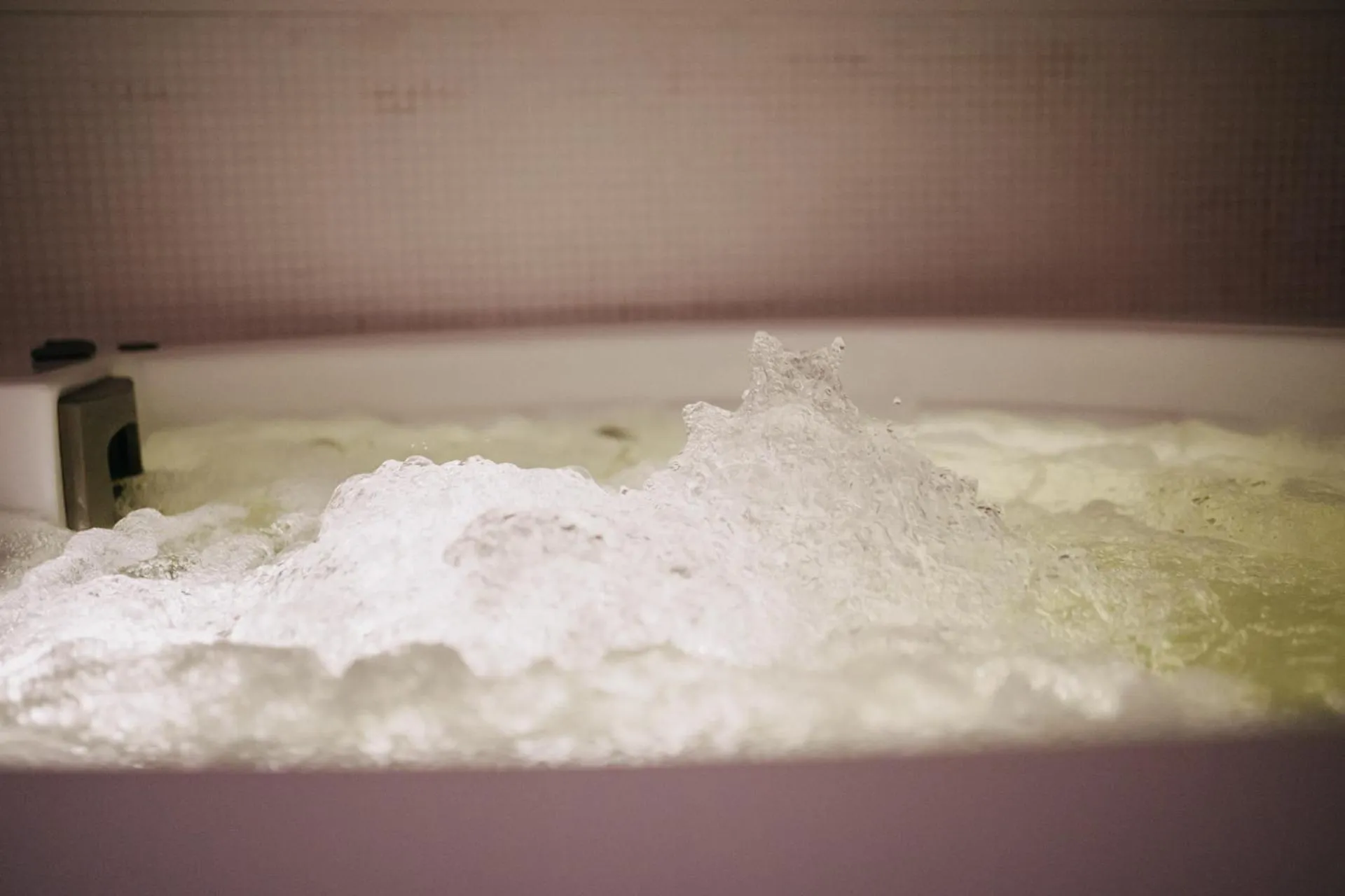 Hot Tub in Hotel Lalla Beauty & Relax