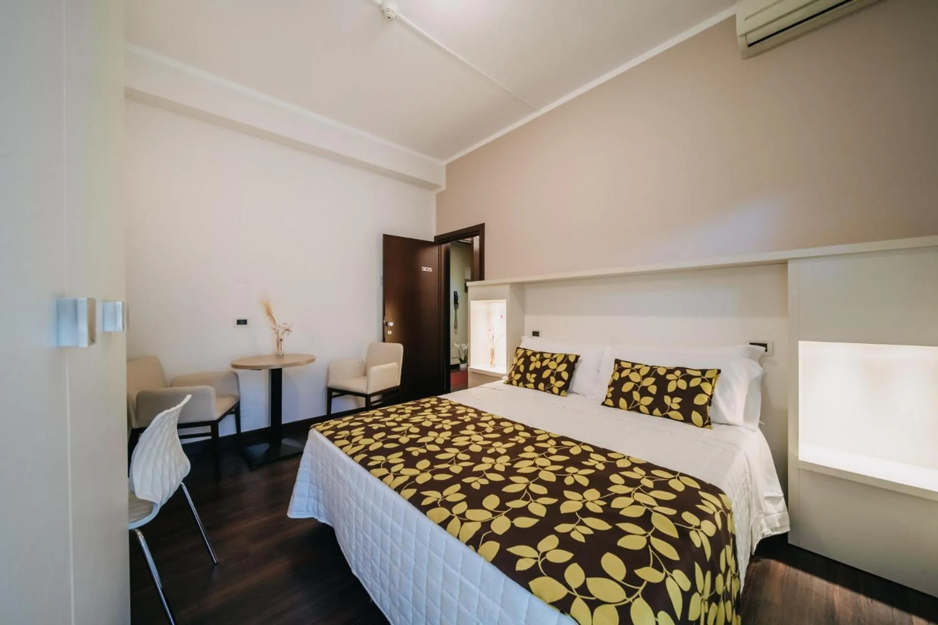 Bedroom, Bed in Hotel Lalla Beauty & Relax