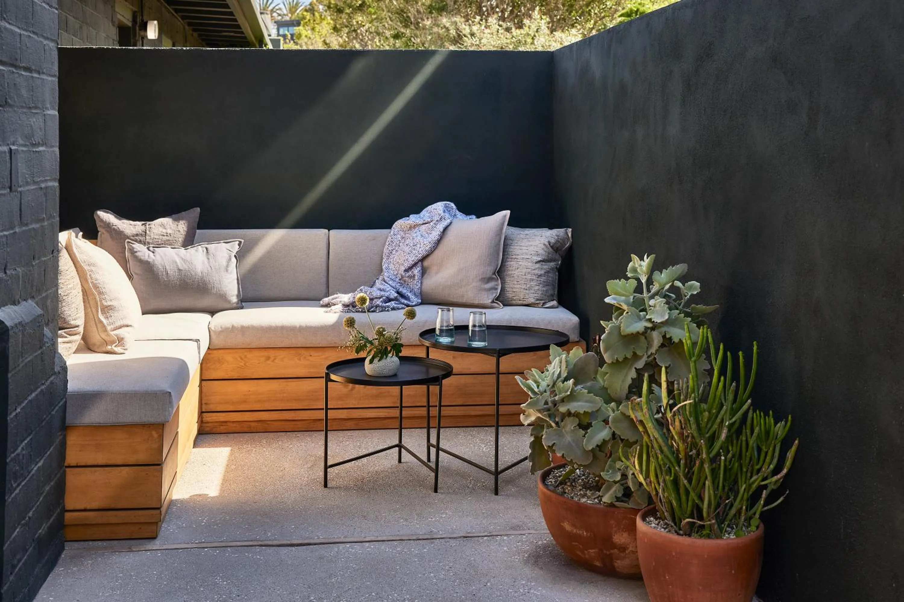 Patio in Hotel June Malibu