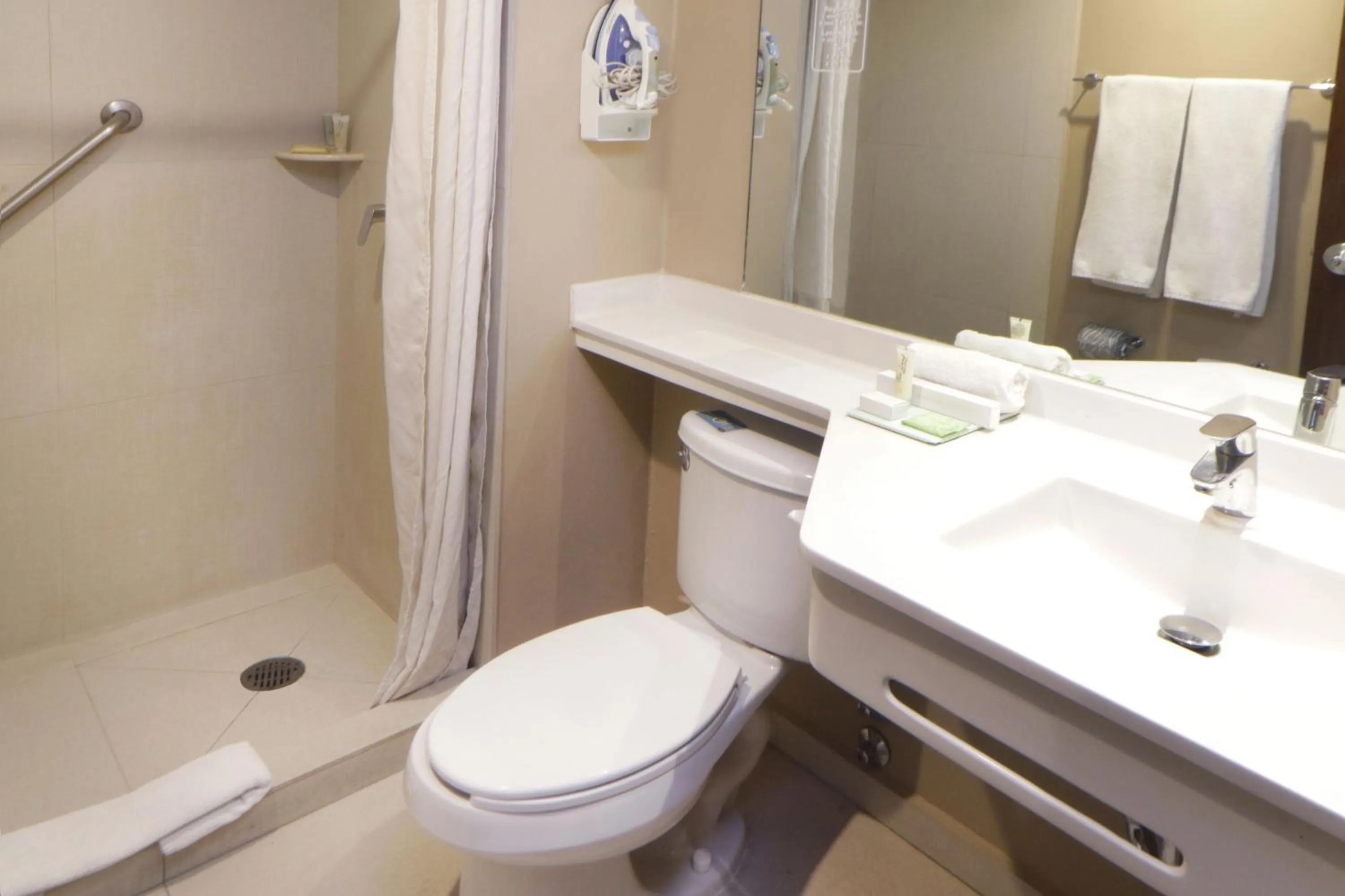 Bathroom in City Express Suites by Marriott Tijuana Rio